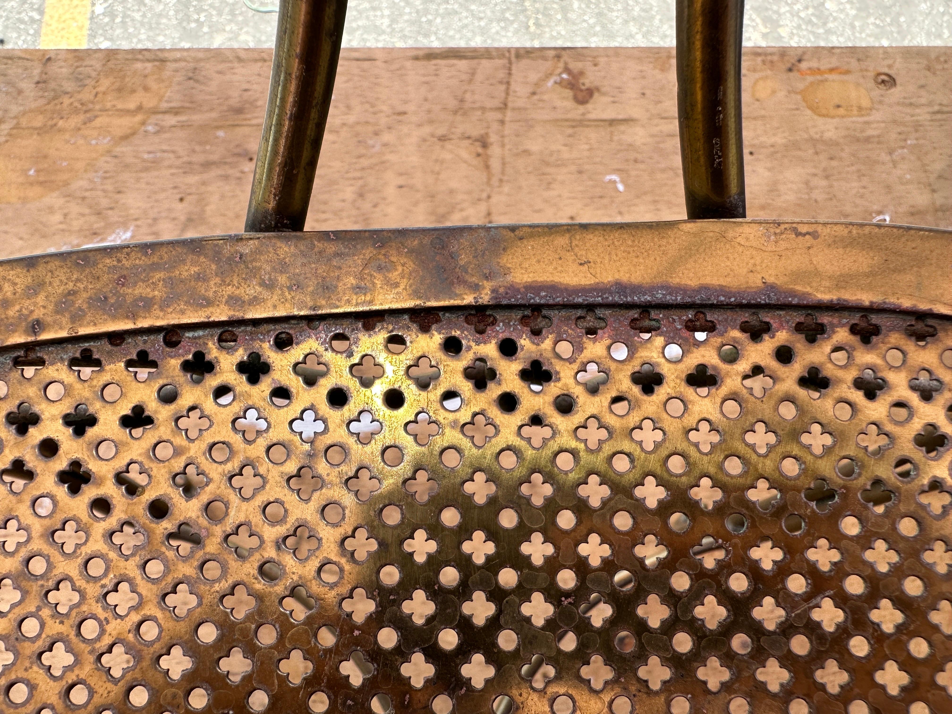 Paire de chaises basses de salon françaises en bronze en vente 7