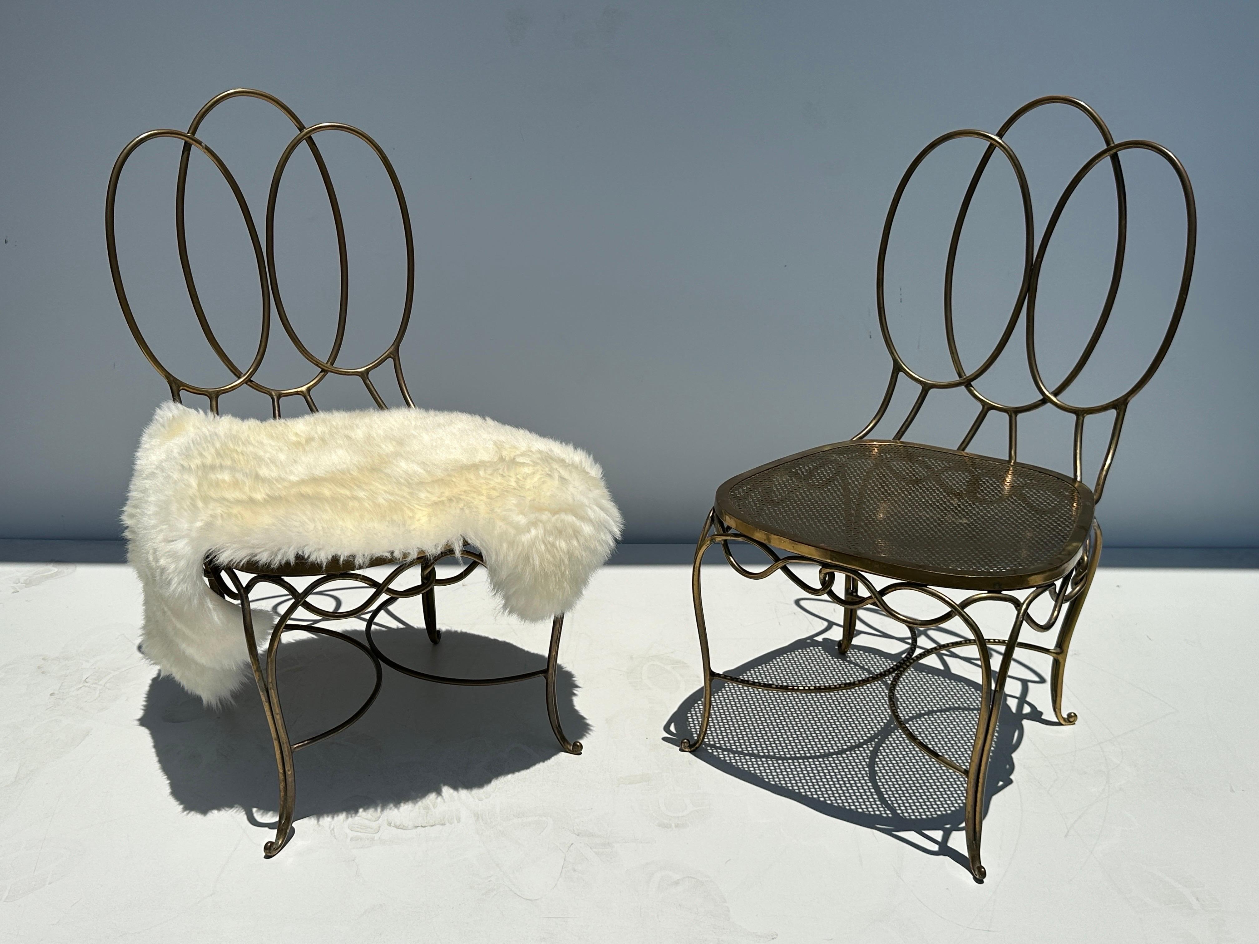 Hollywood Regency Paire de chaises basses de salon françaises en bronze en vente