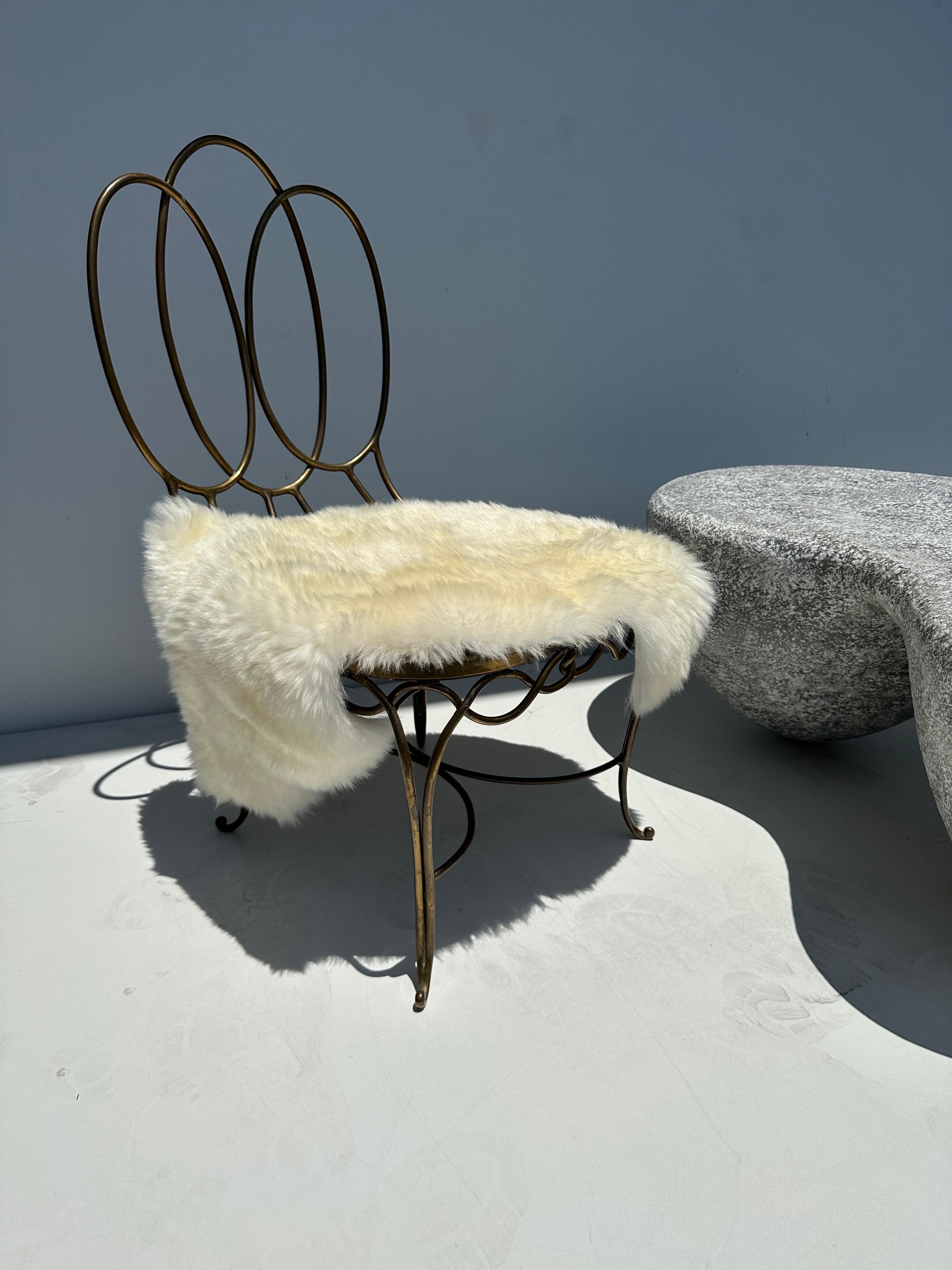 Paire de chaises basses de salon françaises en bronze en vente 1
