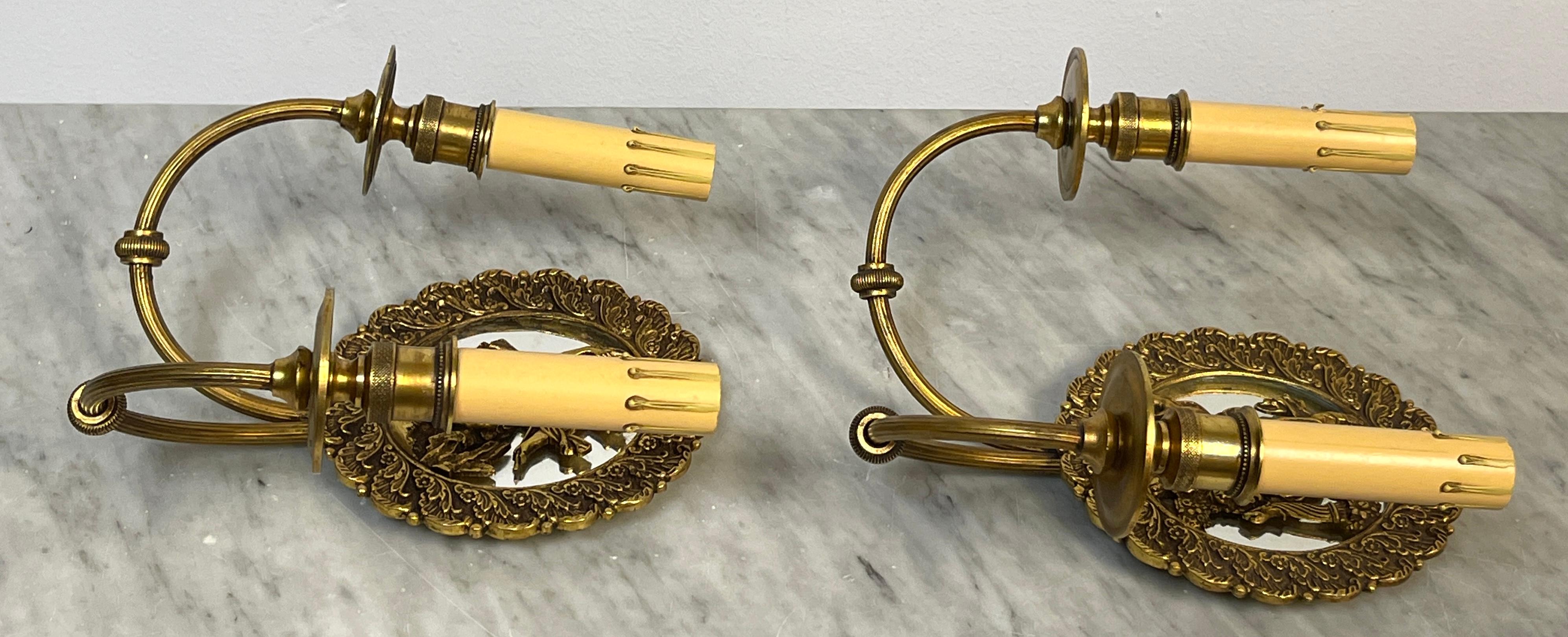 Pair of French Bronze & Mirror Medallion 'America & Europe'  Wall Sconces   In Good Condition For Sale In West Palm Beach, FL