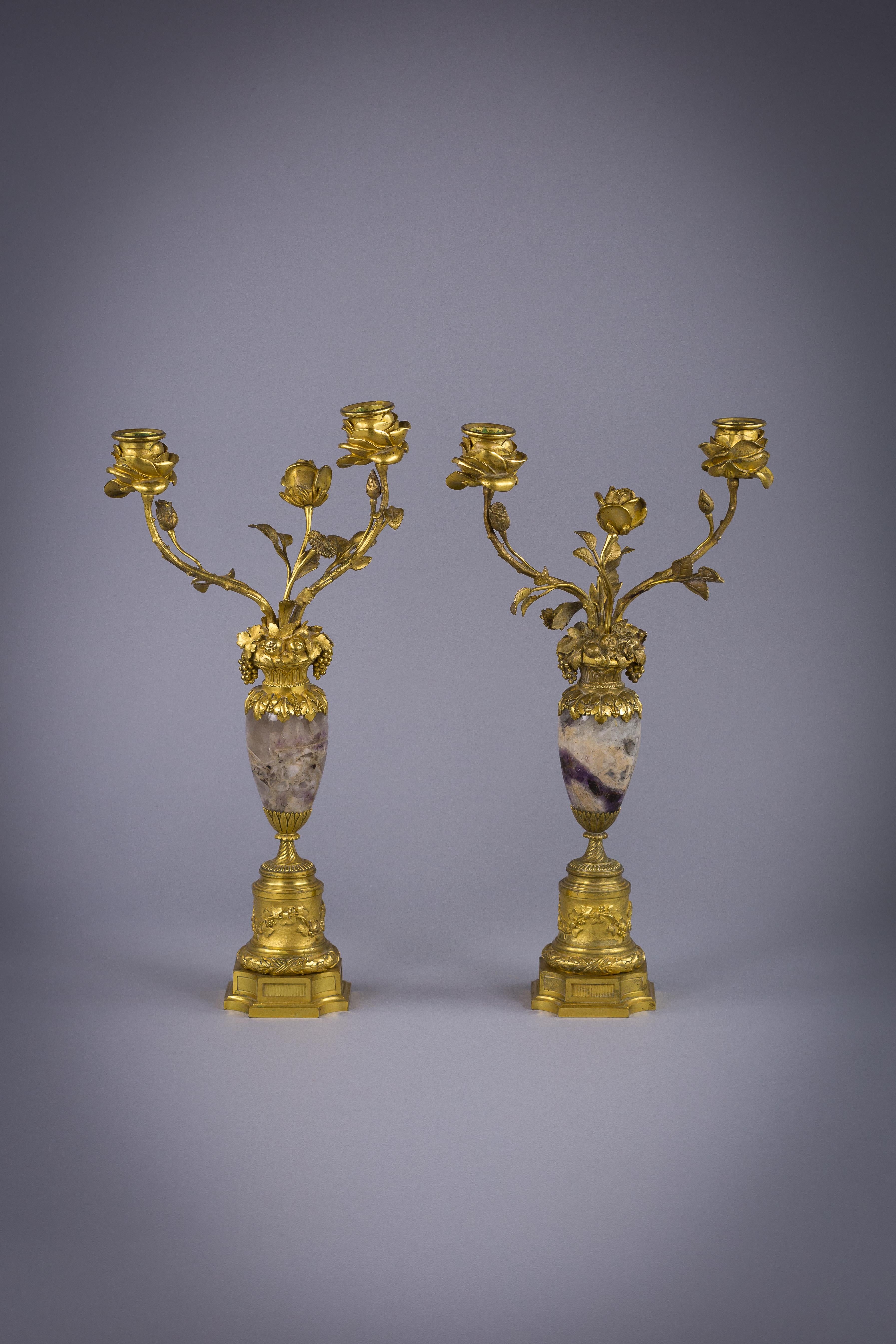 Paire de candélabres français Blue John à deux lumières montés sur bronze, datant d'environ 1875 en vente 1