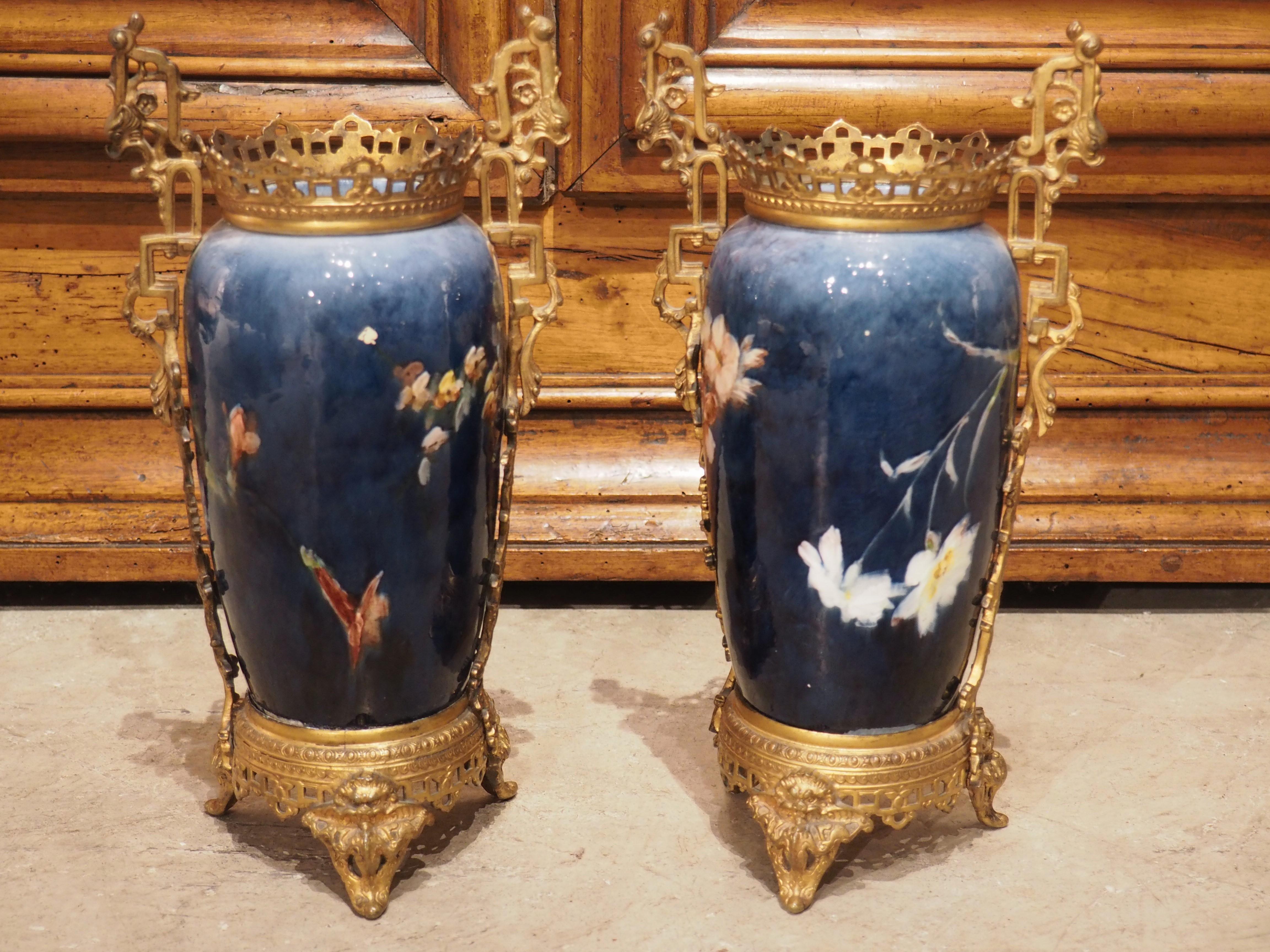 Paire de vases barbotine français montés sur bronze, Montigny Sur Loing, vers 1860 1