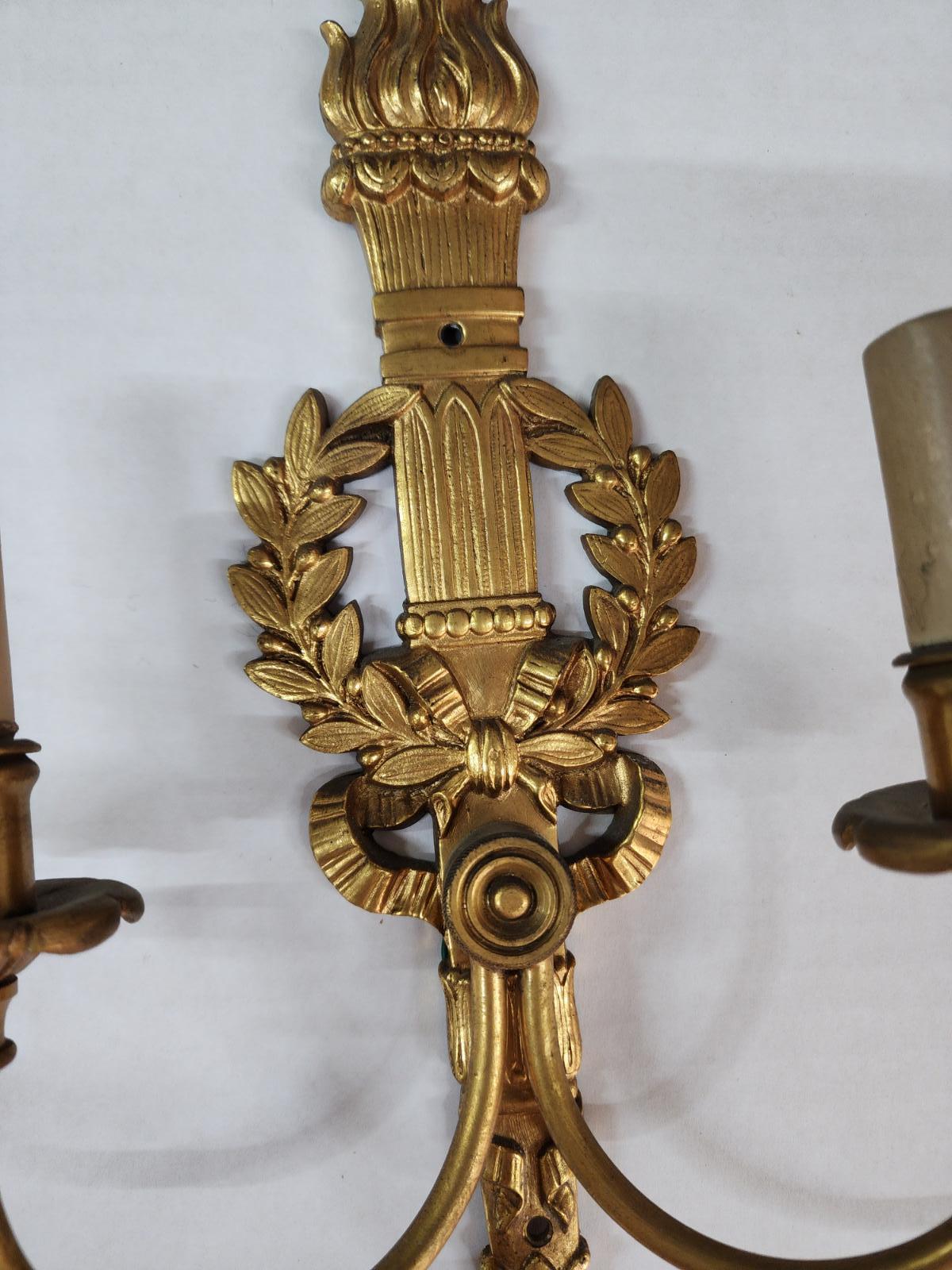 Provincial français Paire d'appliques françaises en bronze en vente