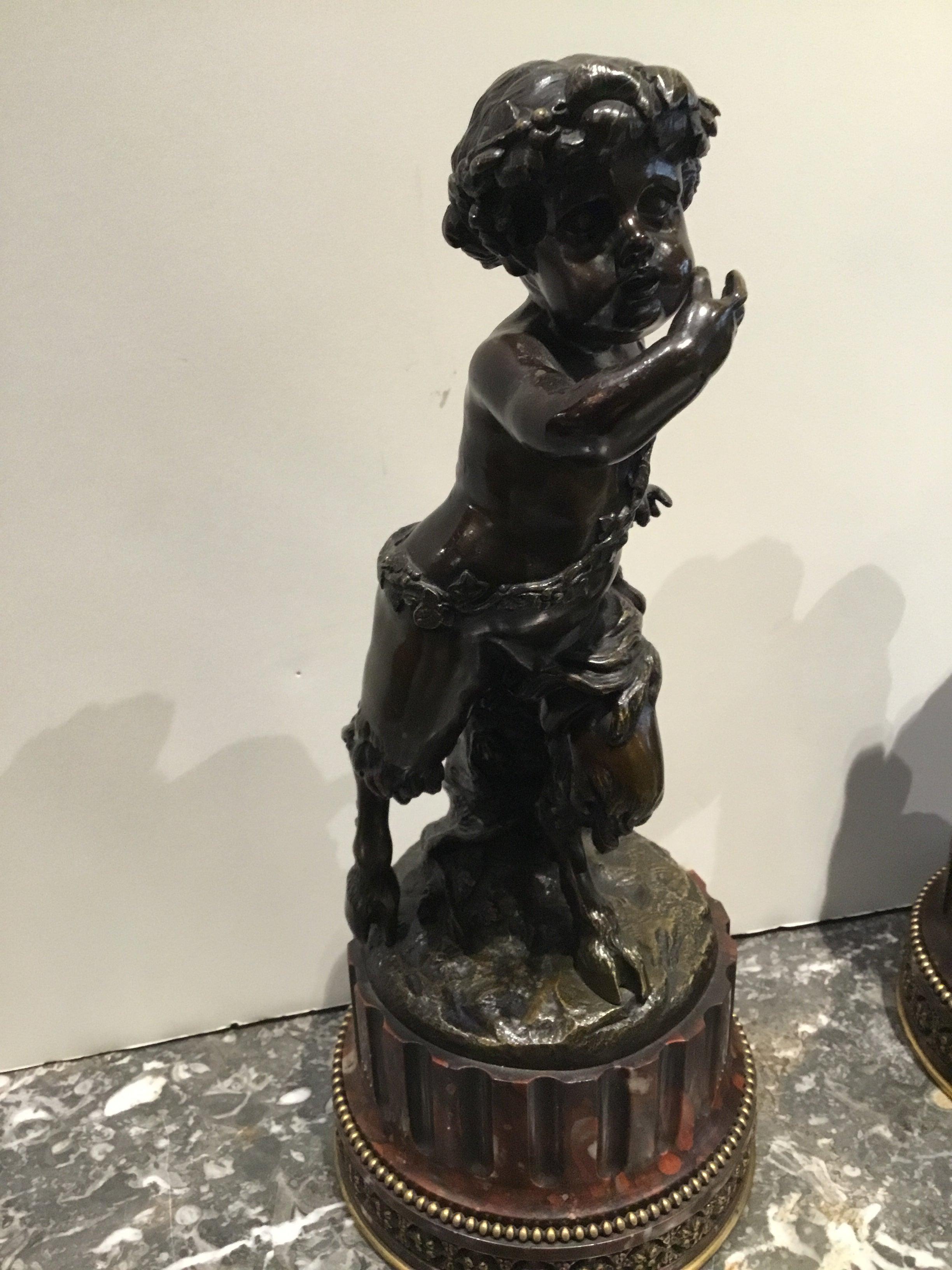 Coppia di sculture francesi in bronzo raffiguranti una ninfa e un satiro, firmate 