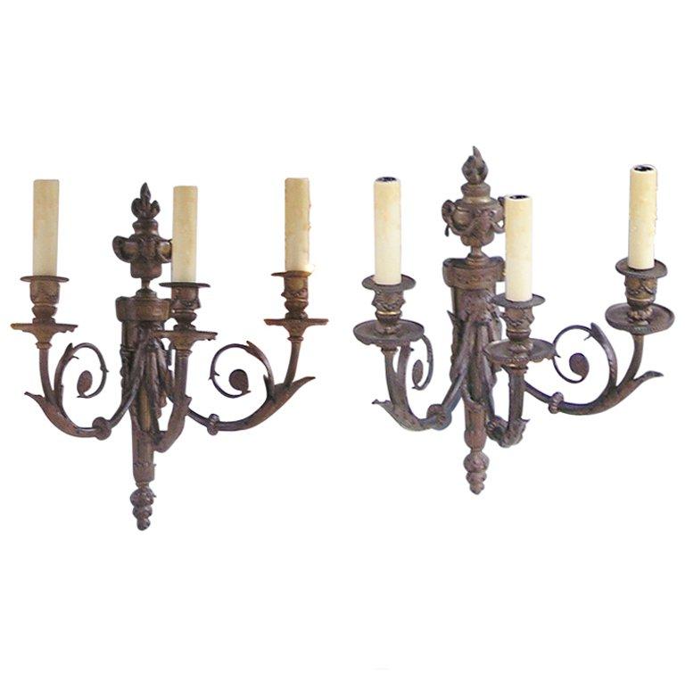 Coppia di lampade a tre bracci in bronzo francese