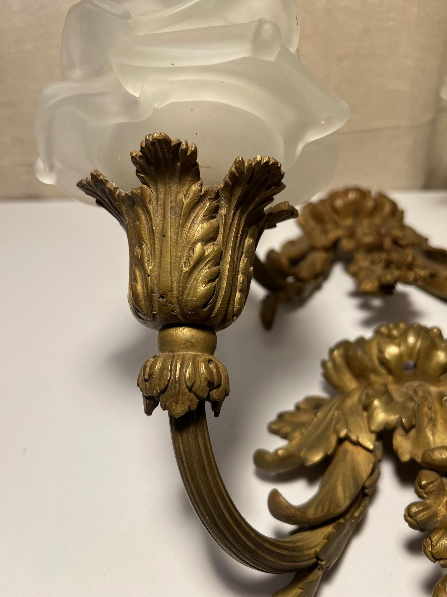 Paire d'appliques en bronze français en vente 2