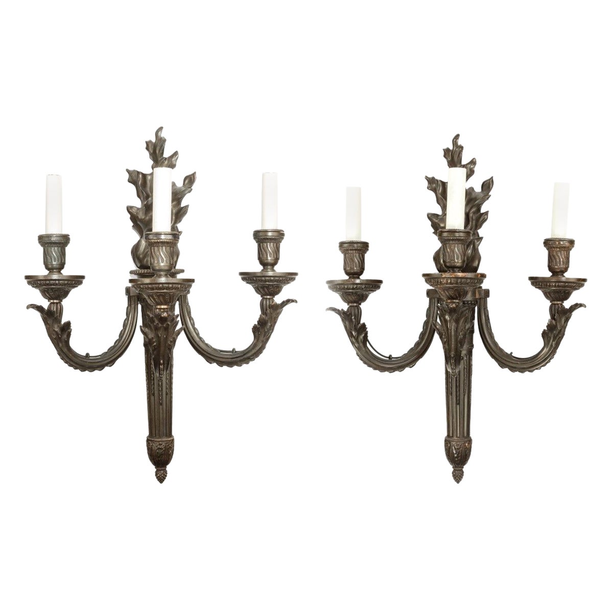 Coppia di lampade da parete francesi in bronzo