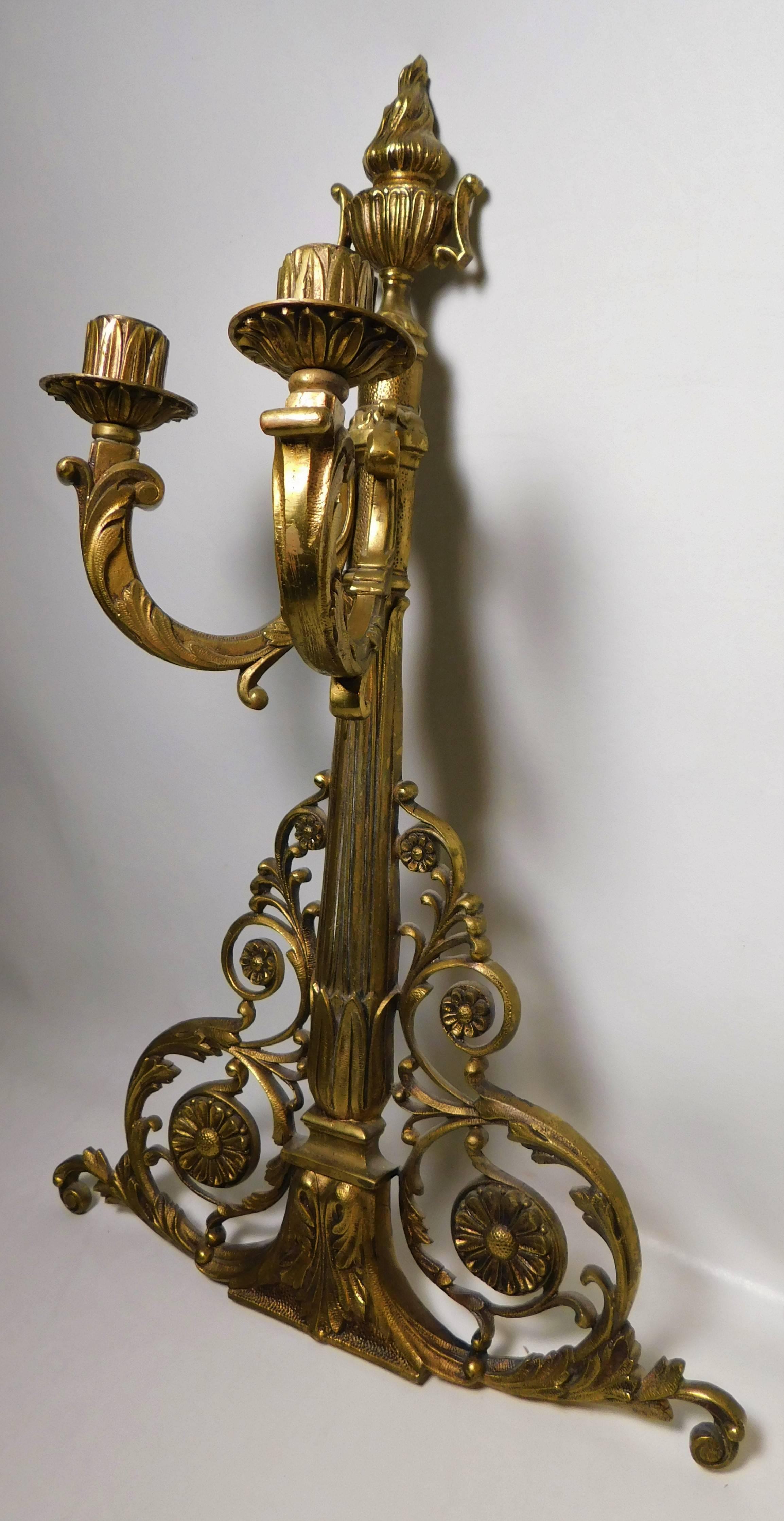 Paar französische Bronze-Wandleuchter-Kerzenhalter (Französisch) im Angebot