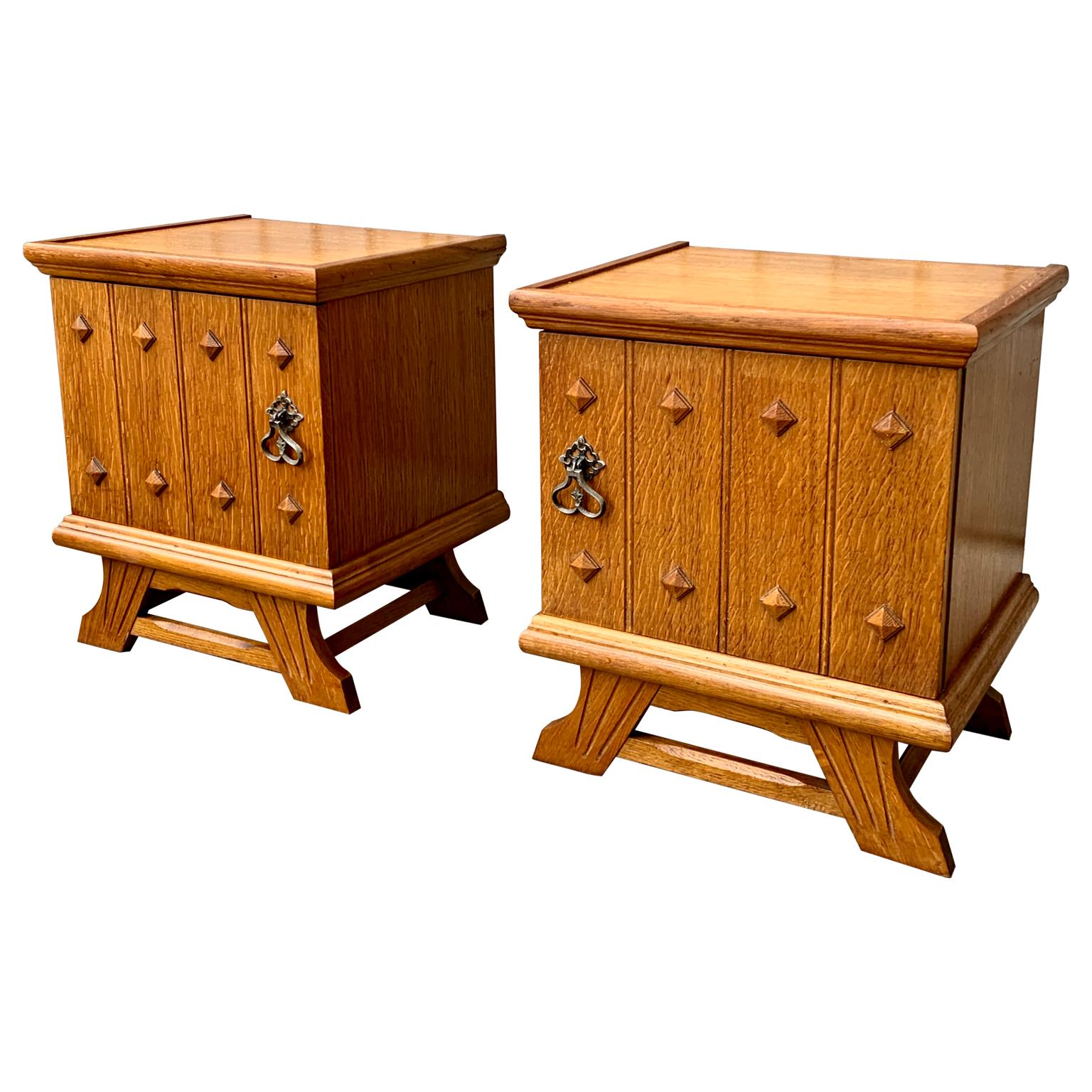 Pair of French Brutalist Nightstands in Oak In Good Condition For Sale In Haddonfield, NJ