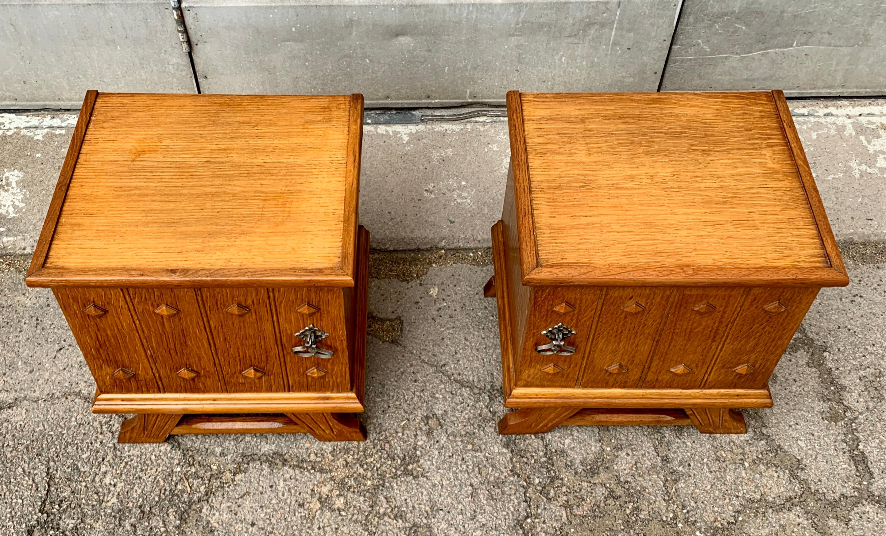 Pair of French Brutalist Nightstands in Oak For Sale 3