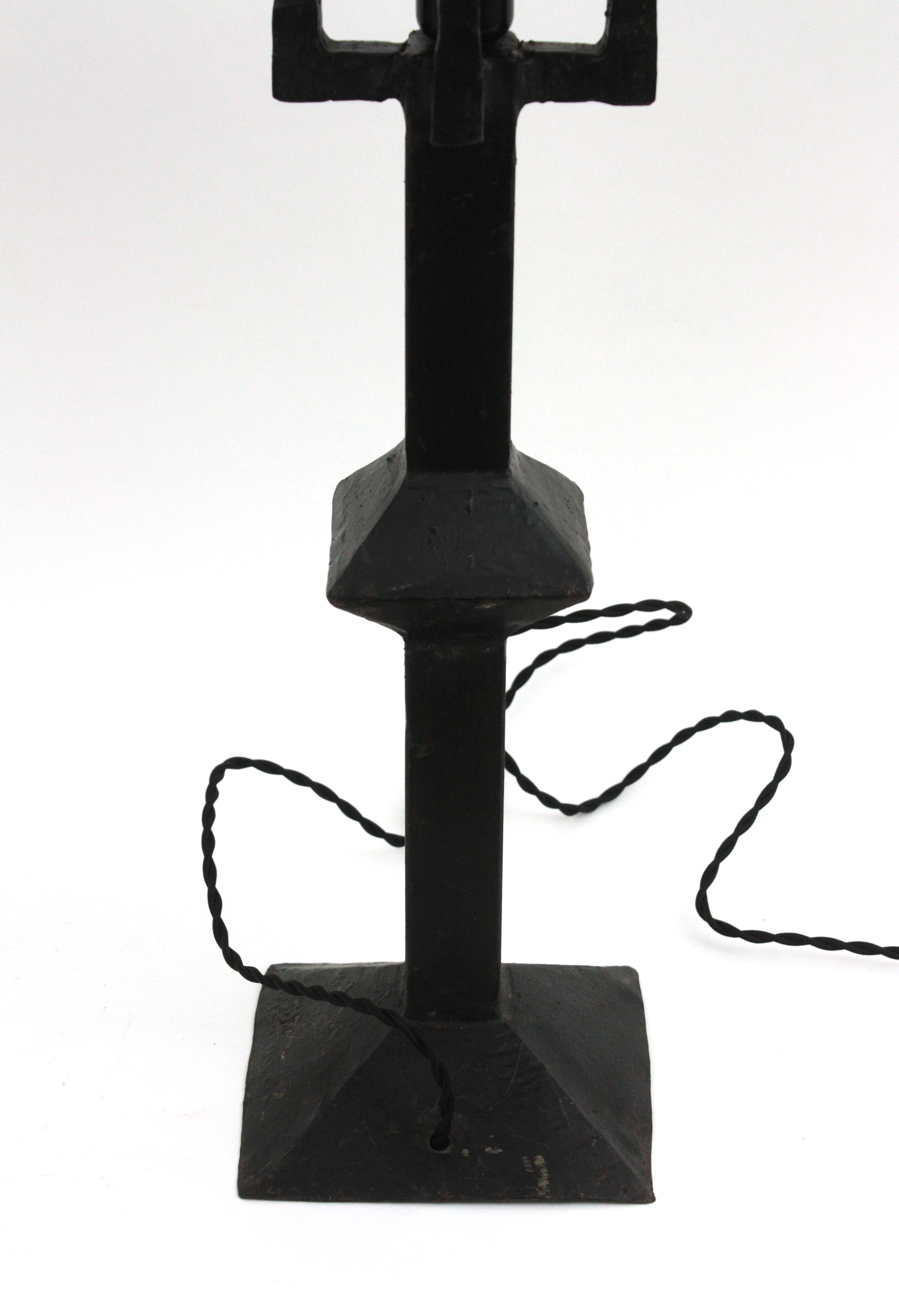 Pair of French Brutalist Table Lamps in Wrought Iron For Sale 5