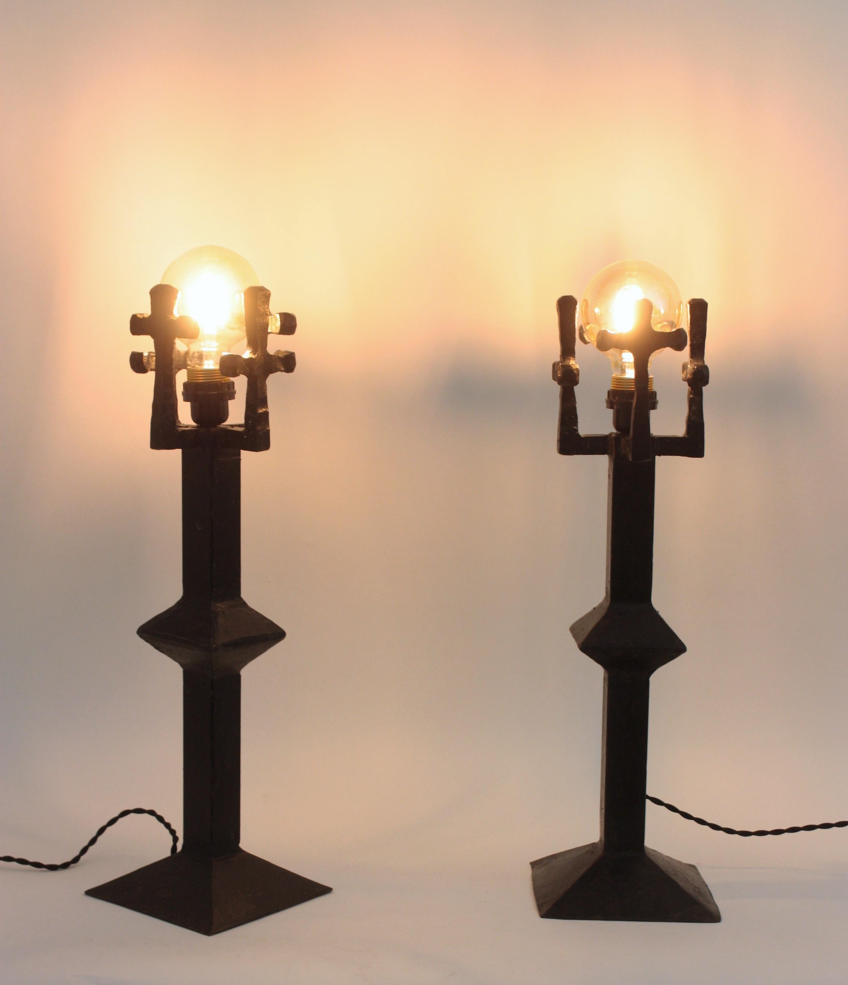 Paire de lampes de table brutalistes françaises en fer forgé en vente 3