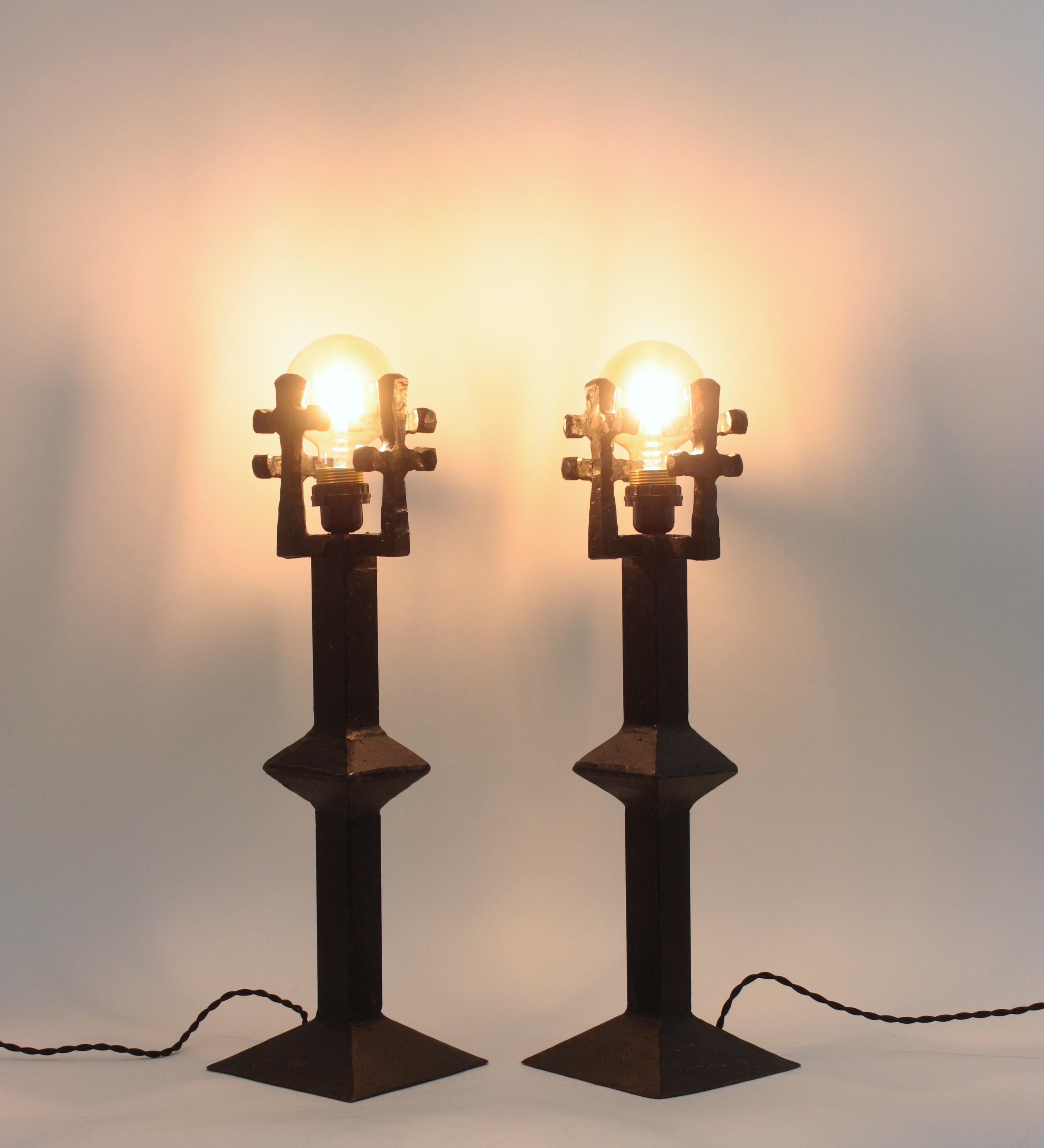Pair of French Brutalist Table Lamps in Wrought Iron For Sale 9
