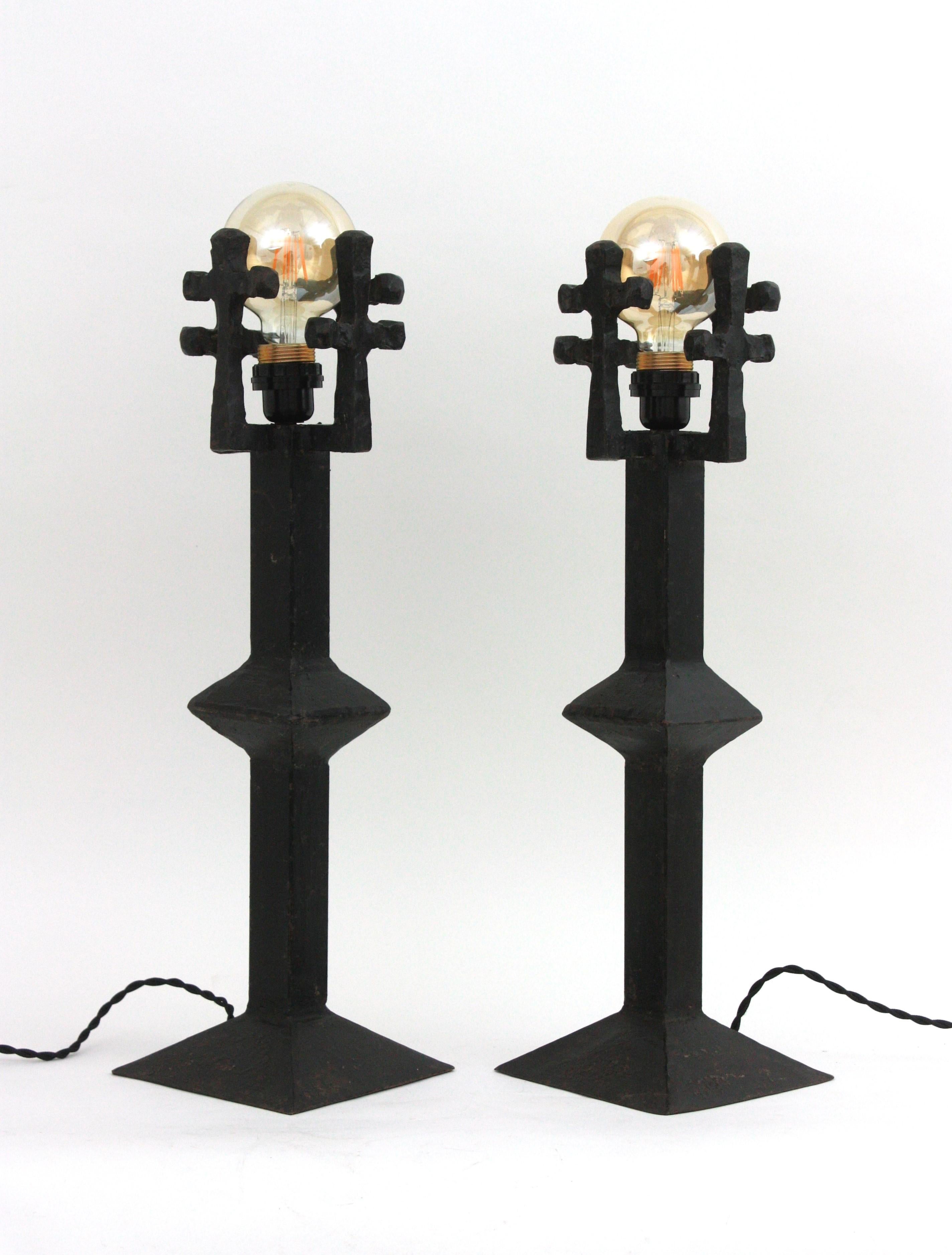 Pair of French Brutalist Table Lamps in Wrought Iron For Sale 11