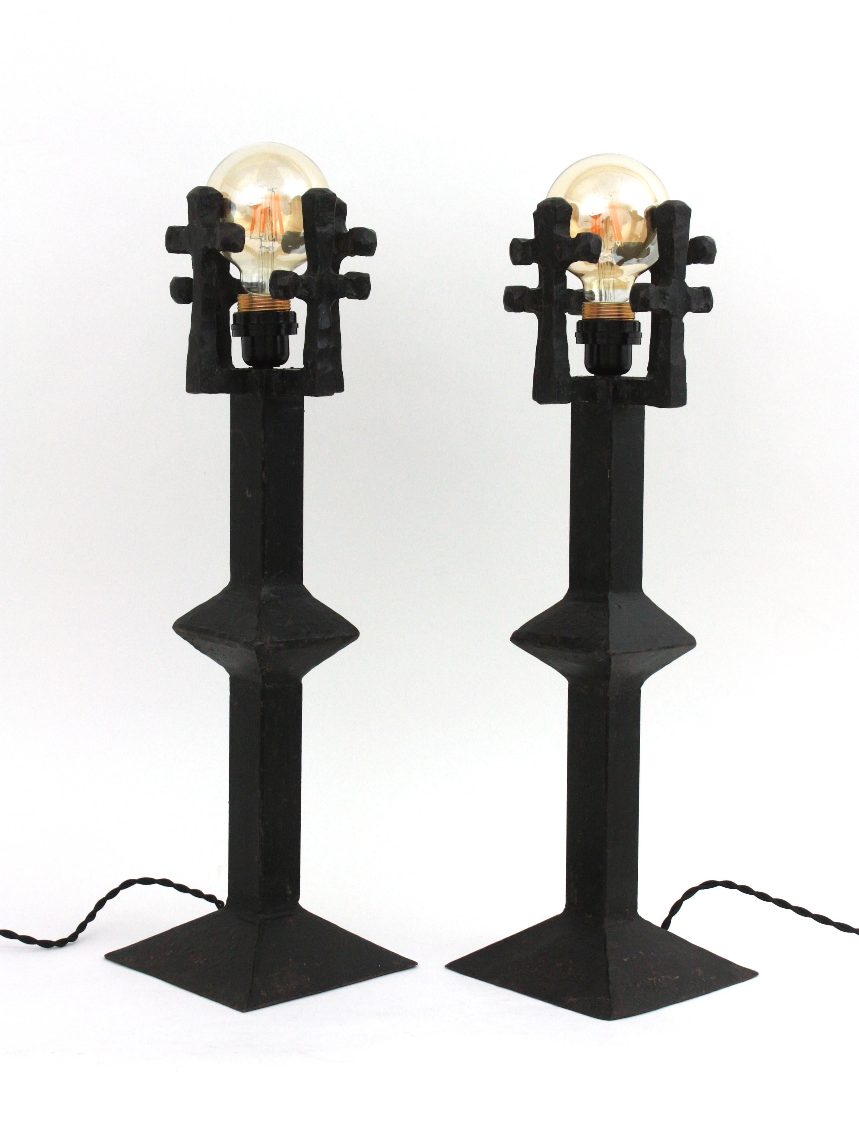 Pair of French Brutalist Table Lamps in Wrought Iron In Good Condition For Sale In Barcelona, ES