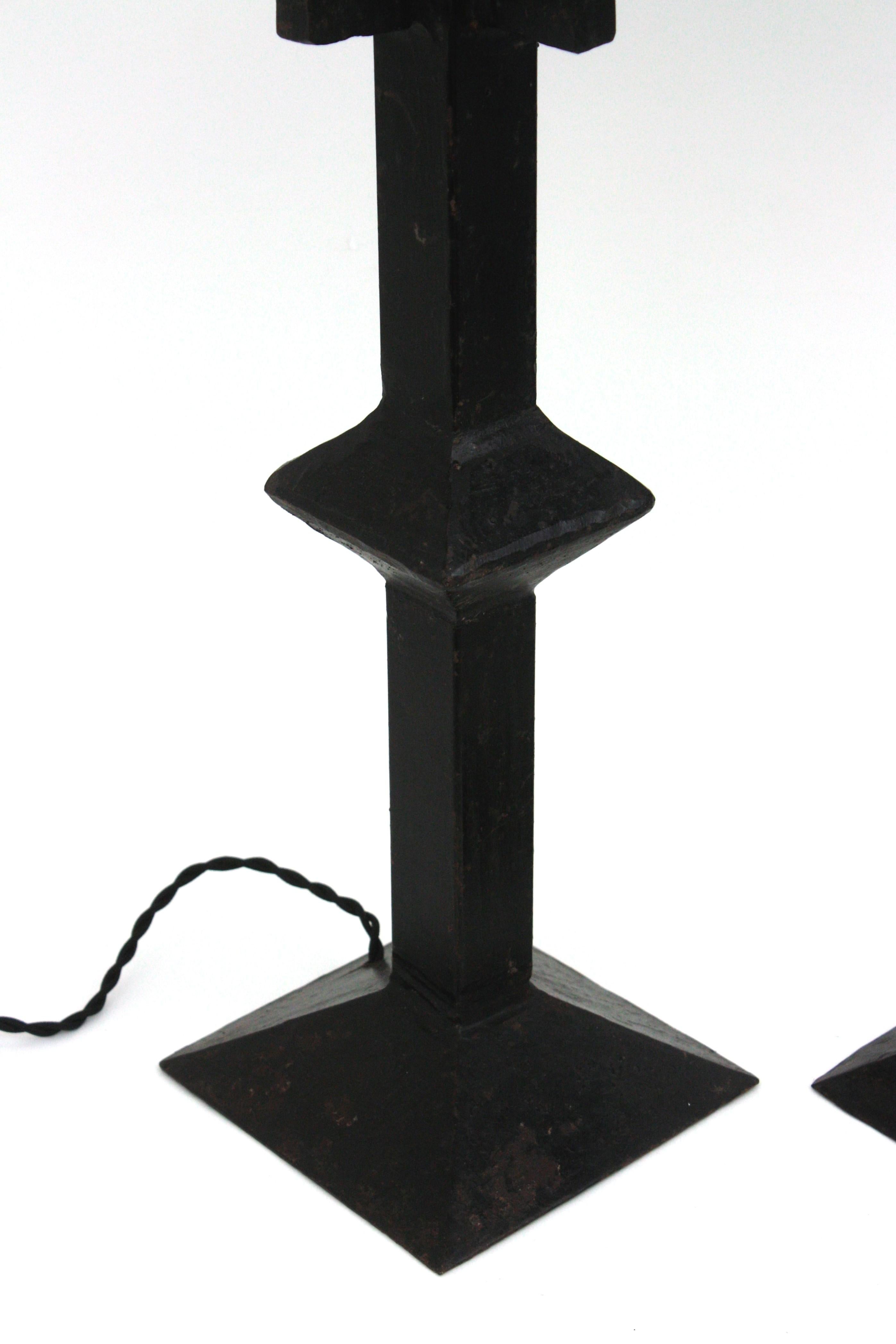 20th Century Pair of French Brutalist Table Lamps in Wrought Iron For Sale