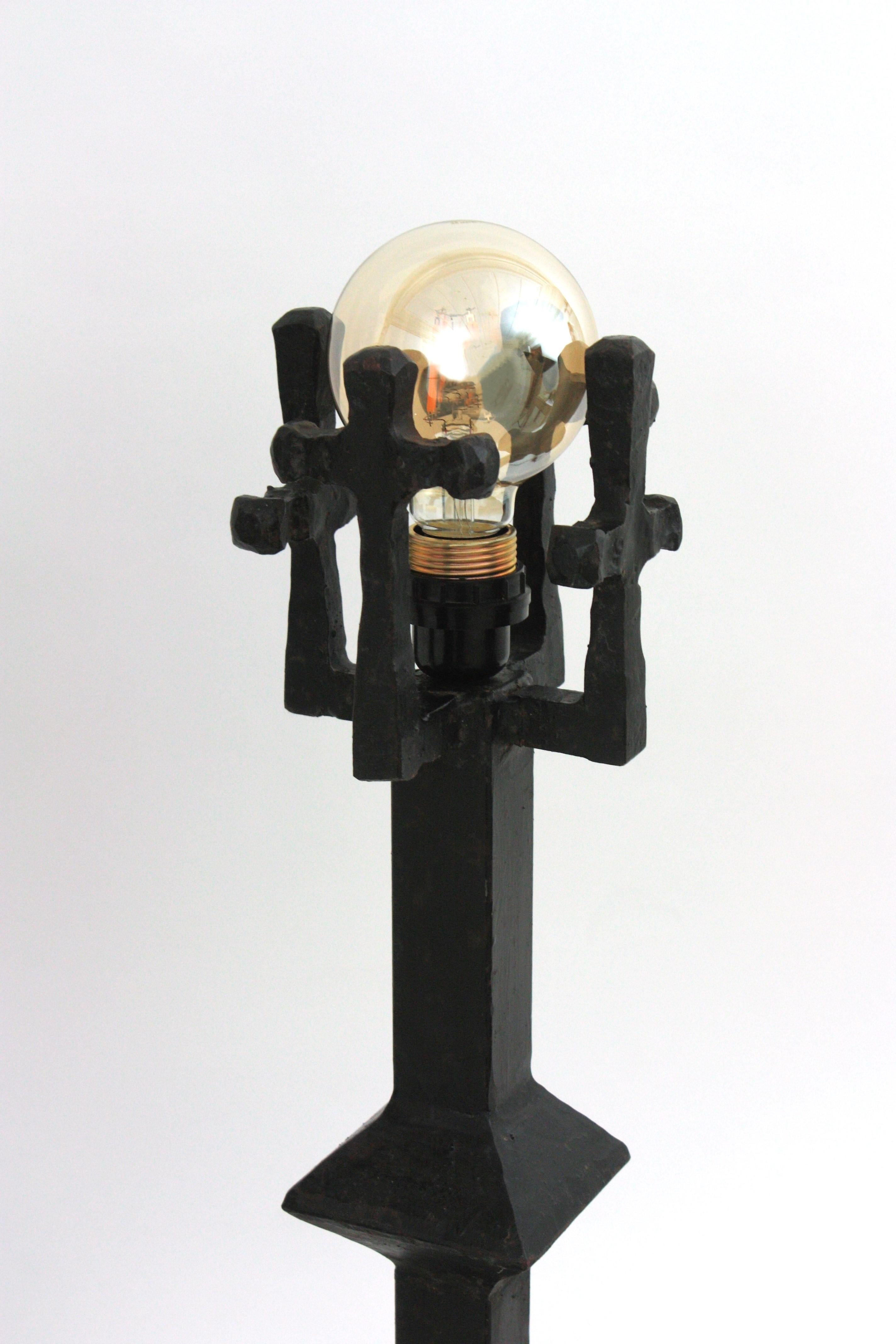Pair of French Brutalist Table Lamps in Wrought Iron For Sale 1