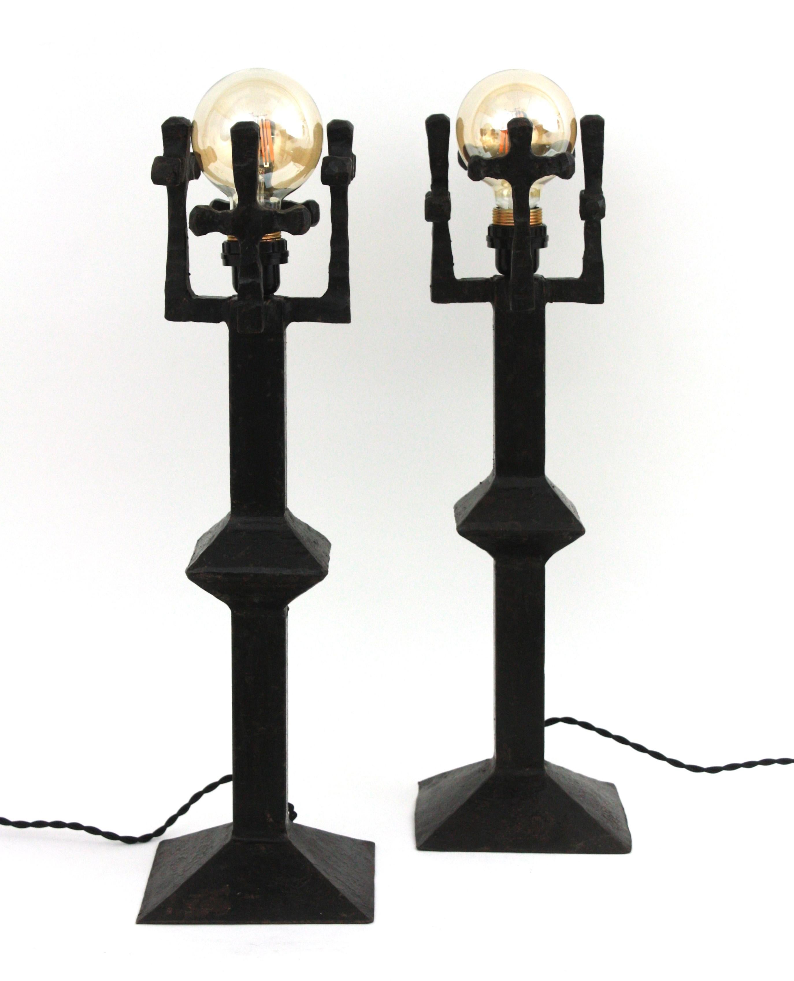 Pair of French Brutalist Table Lamps in Wrought Iron For Sale 3