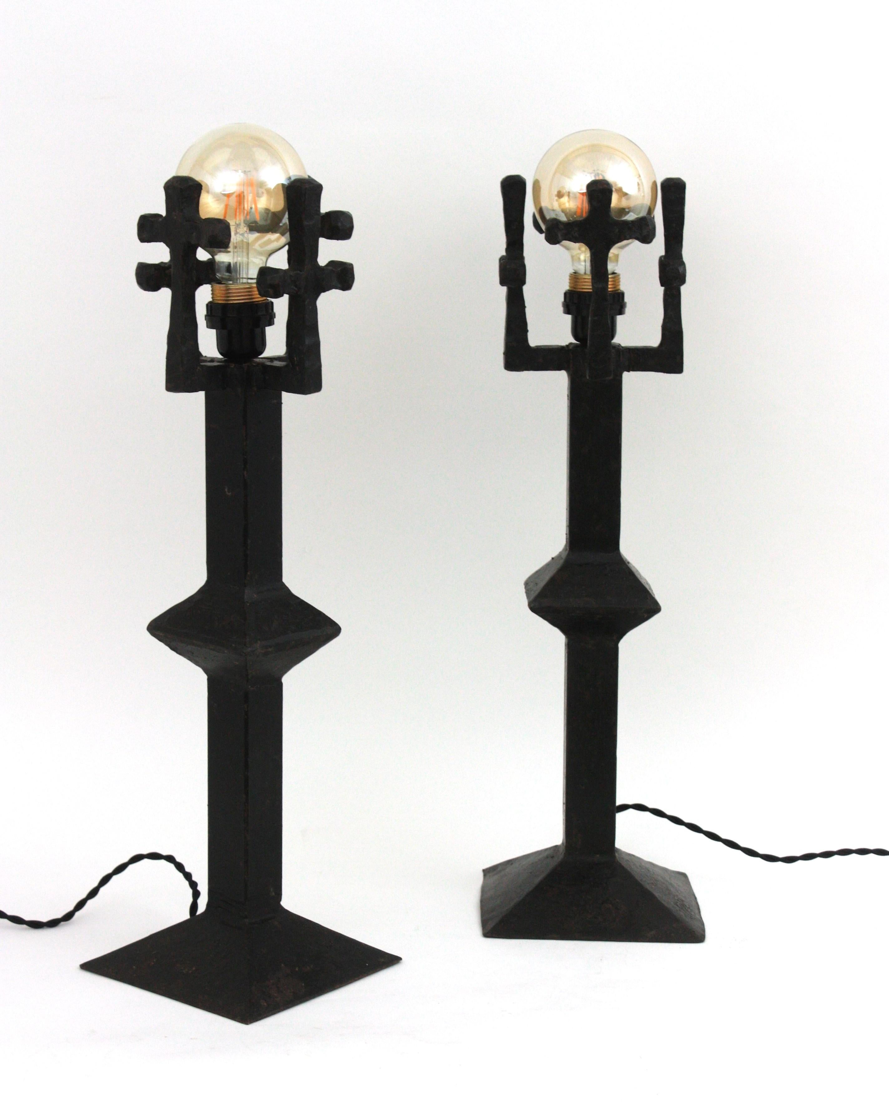 Pair of French Brutalist Table Lamps in Wrought Iron For Sale 4
