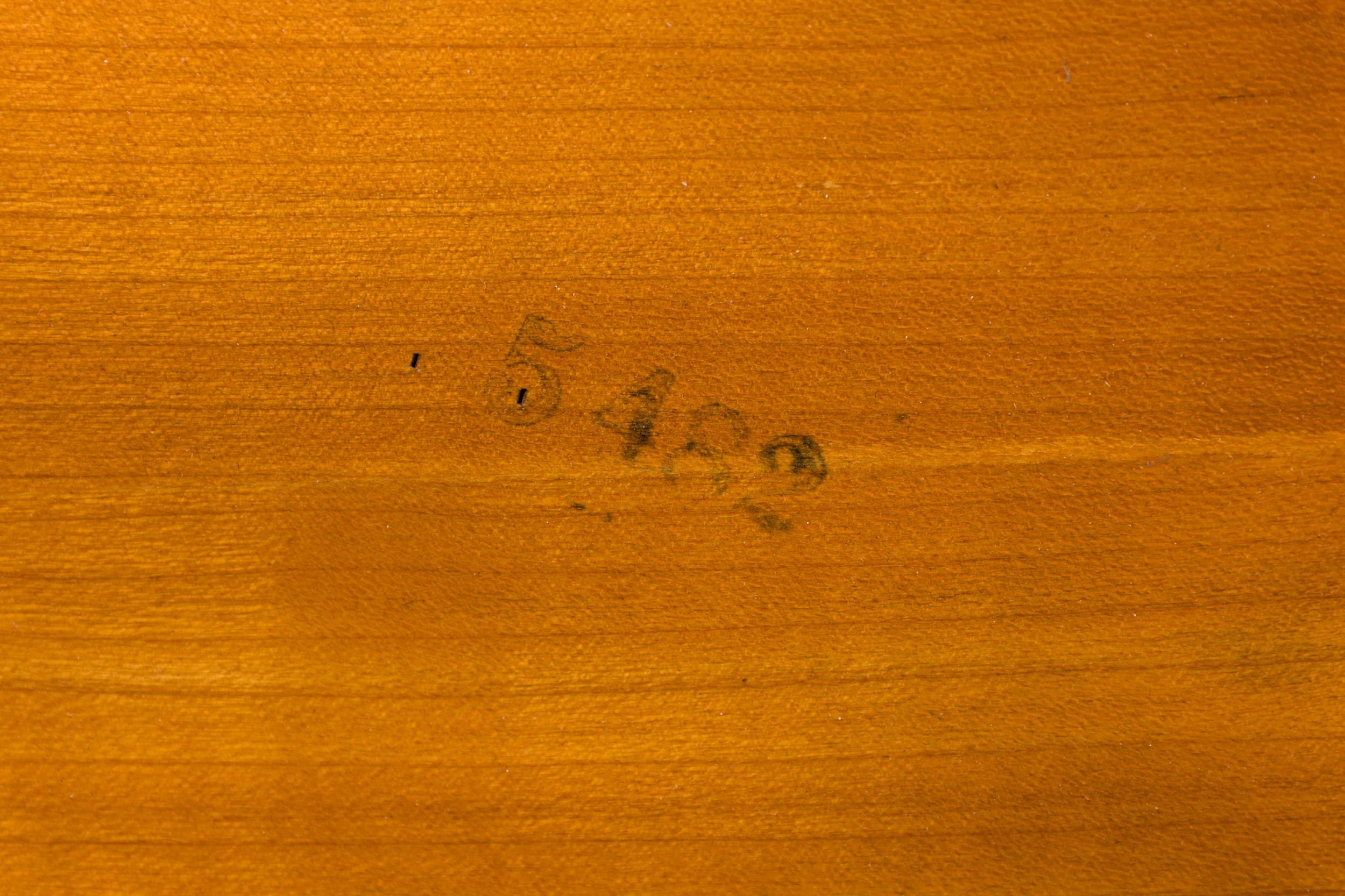 Pareja de mesas francesas de nogal burilado y madera de frutal 4