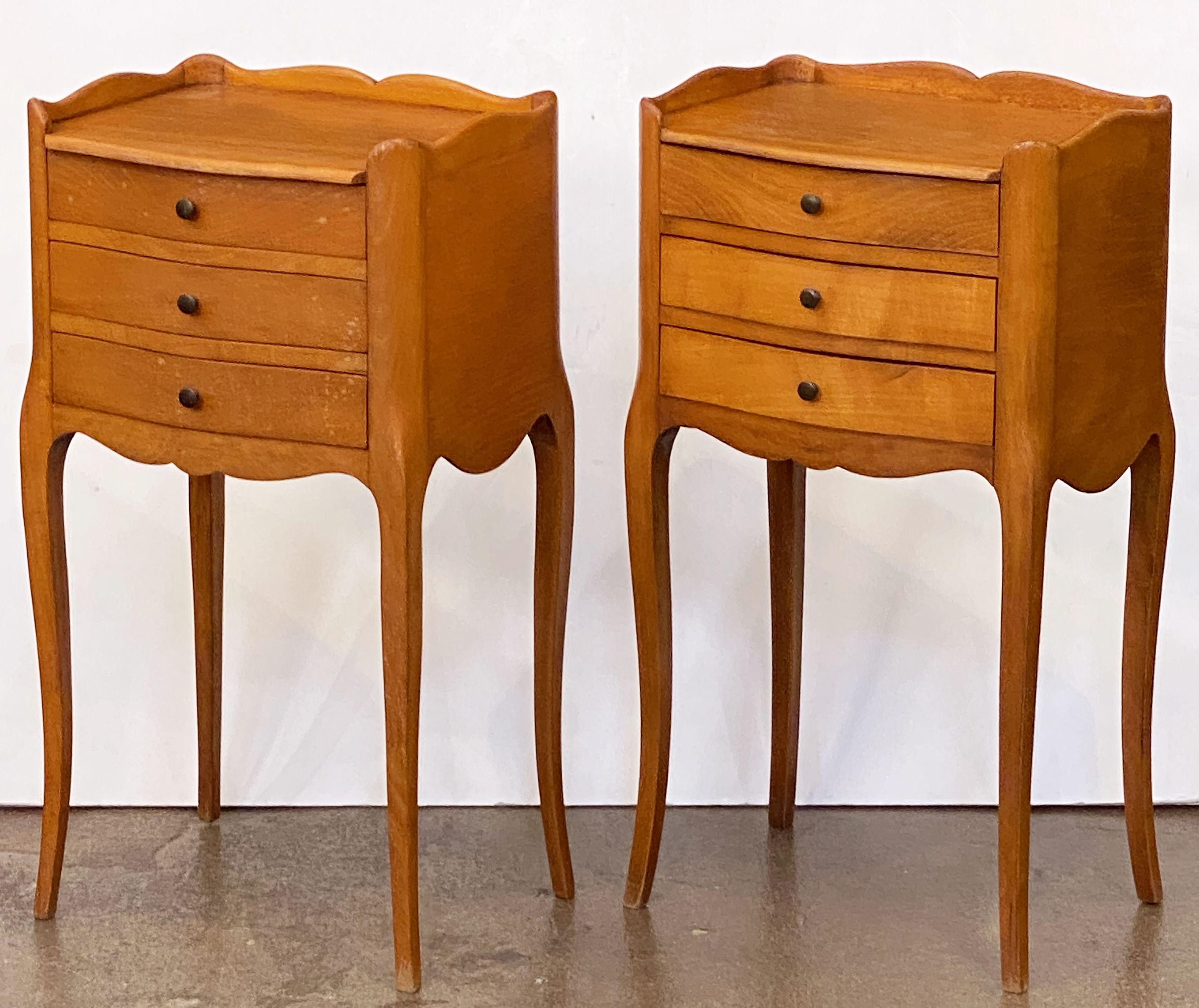 Pair of French Cabriole Leg Nightstands or Bedside Tables For Sale 7