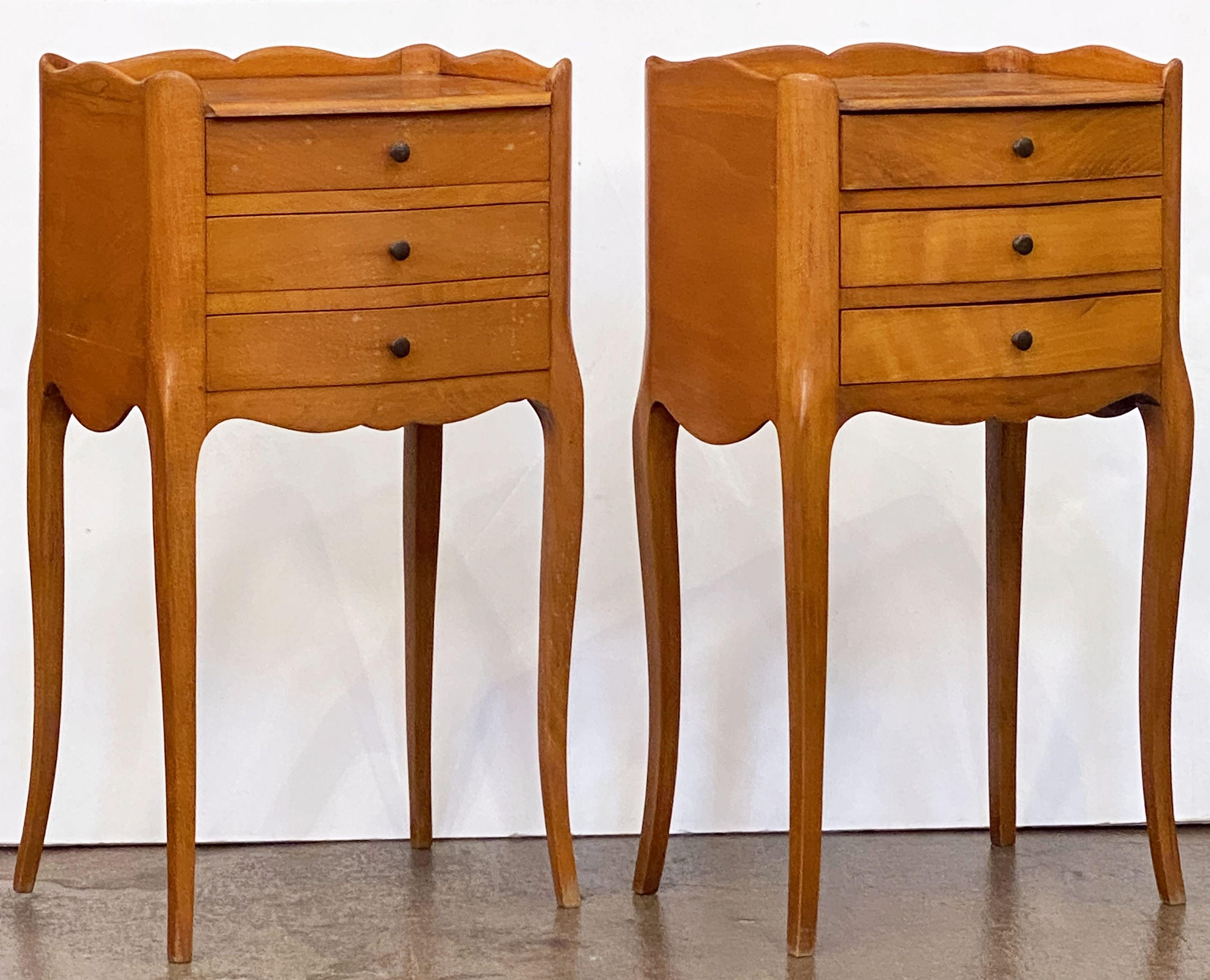 Pair of French Cabriole Leg Nightstands or Bedside Tables For Sale 14