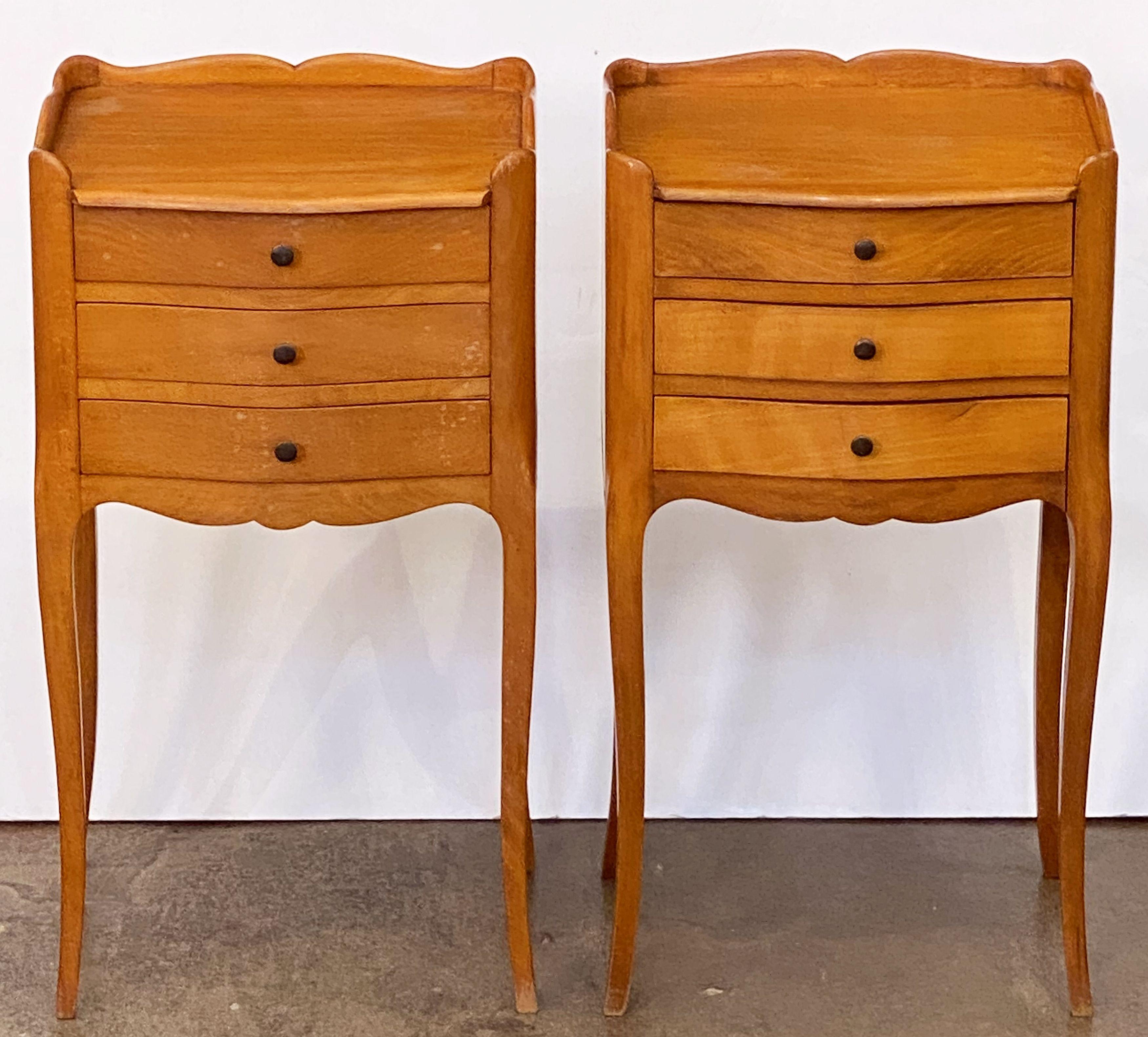 Wood Pair of French Cabriole Leg Nightstands or Bedside Tables For Sale
