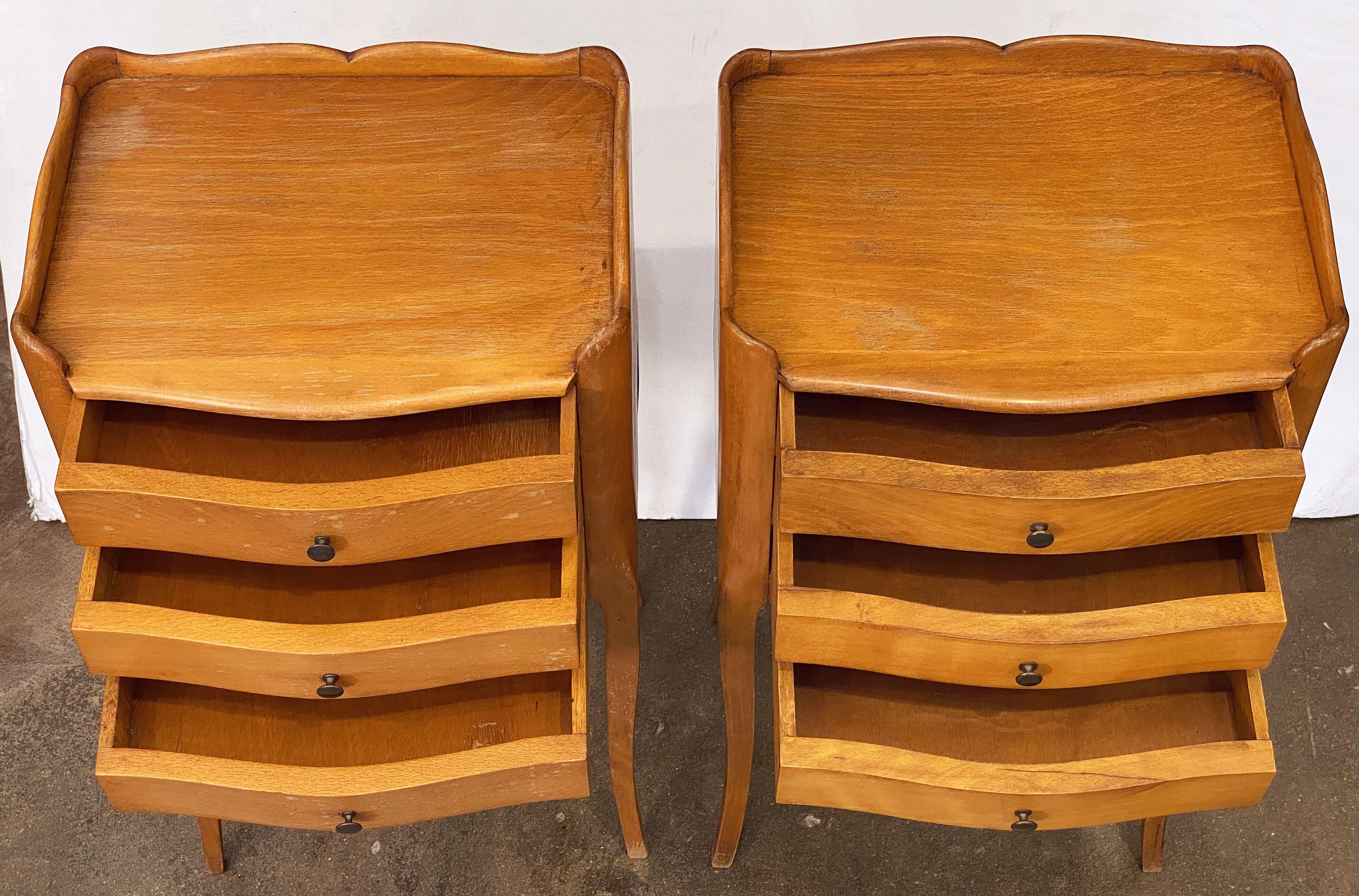 Pair of French Cabriole Leg Nightstands or Bedside Tables For Sale 1