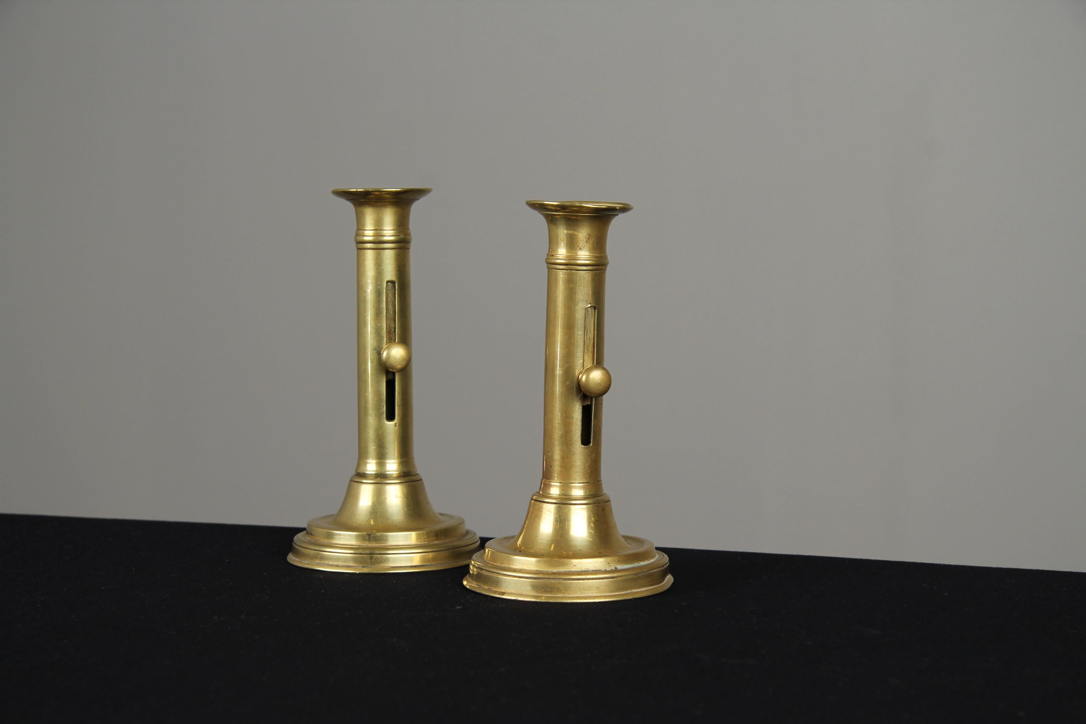 XX secolo Coppia di candelieri francesi, ottone, 20° secolo in vendita