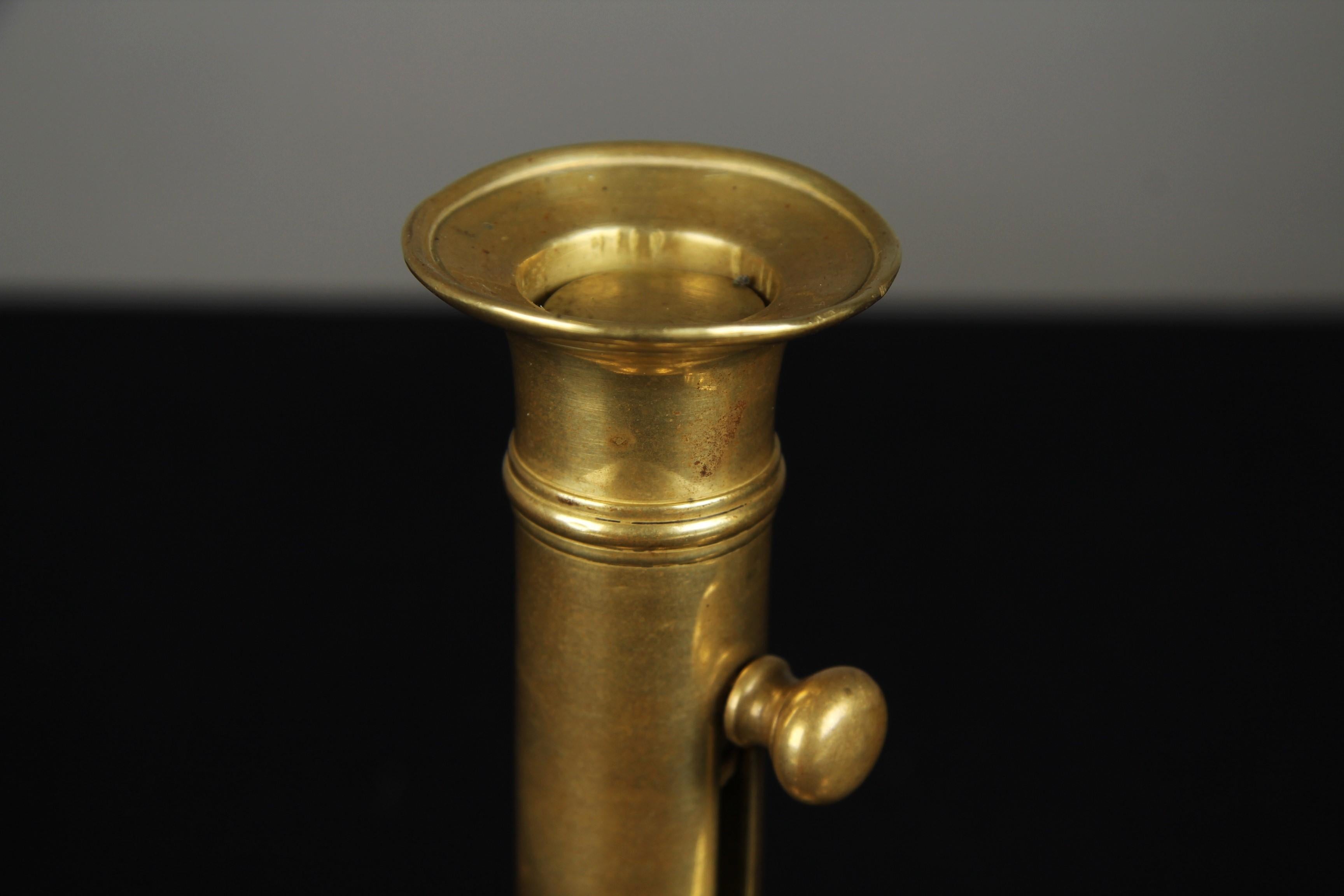 Ottone Coppia di candelieri francesi, ottone, 20° secolo in vendita
