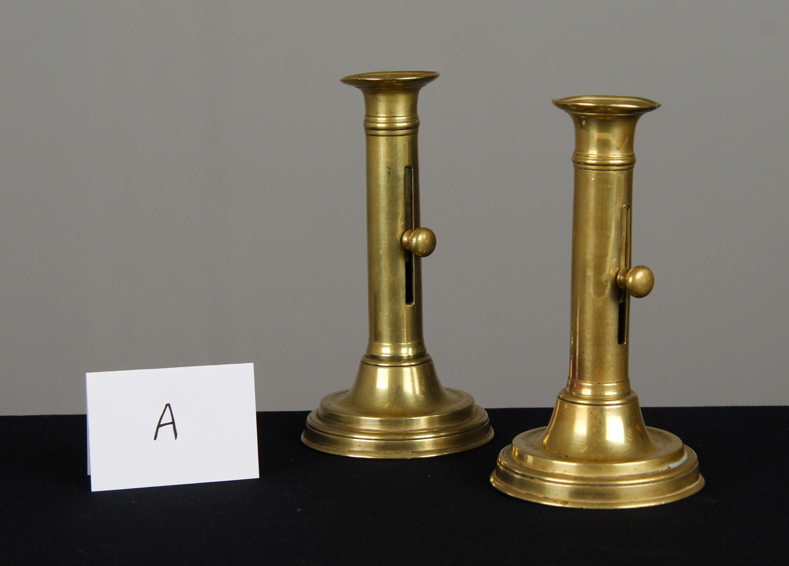 Coppia di candelieri francesi, ottone, 20° secolo in vendita 2
