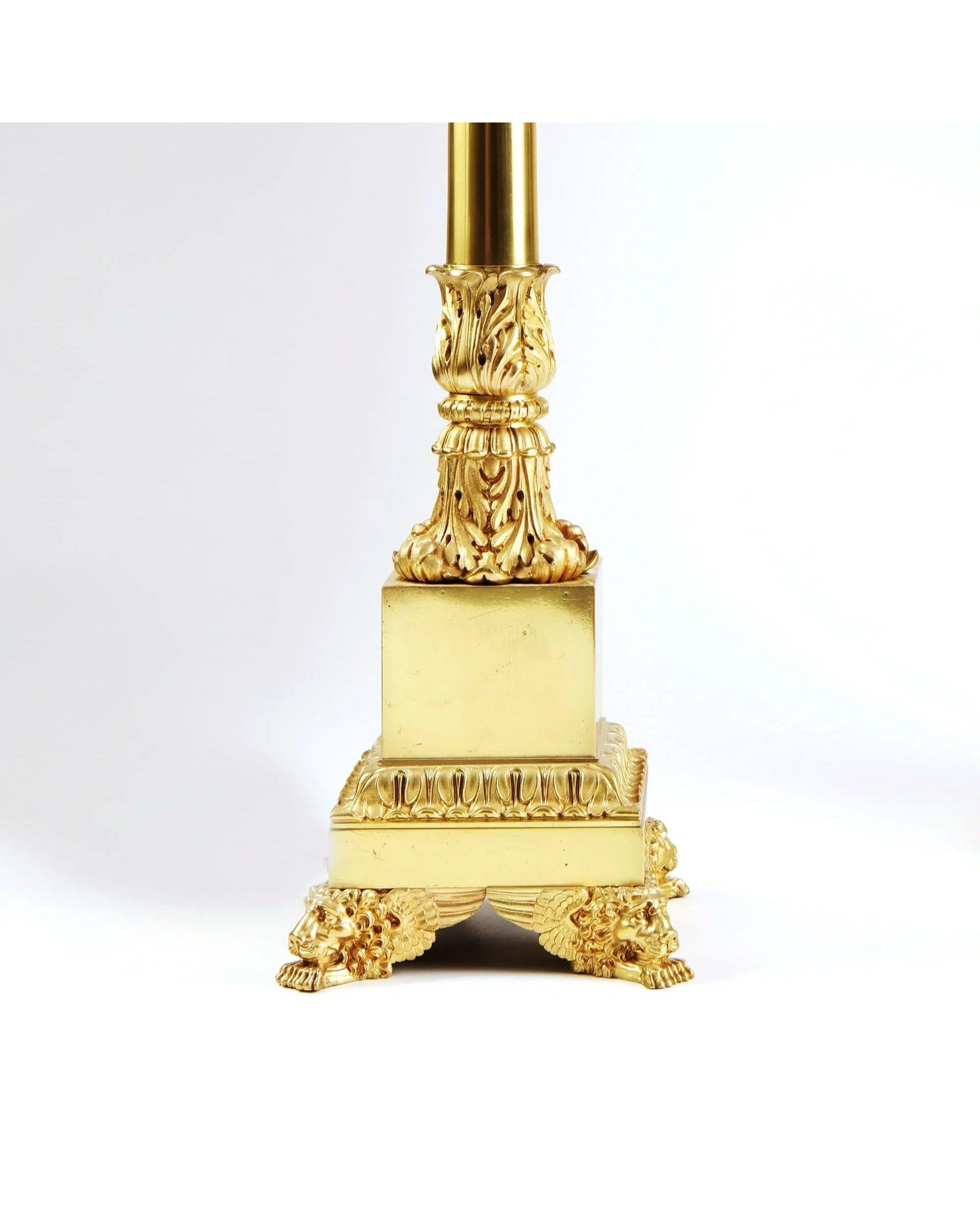 Paar französische Tischlampen aus polierter Bronze von Carcel

Seltenes Paar polierter und lackierter Bronze-Tischlampen aus dem frühen 19. Jahrhundert, die Bernard Guillaume Carcel zugeschrieben werden. Fein dekoriert mit akanthusgeschwungenen