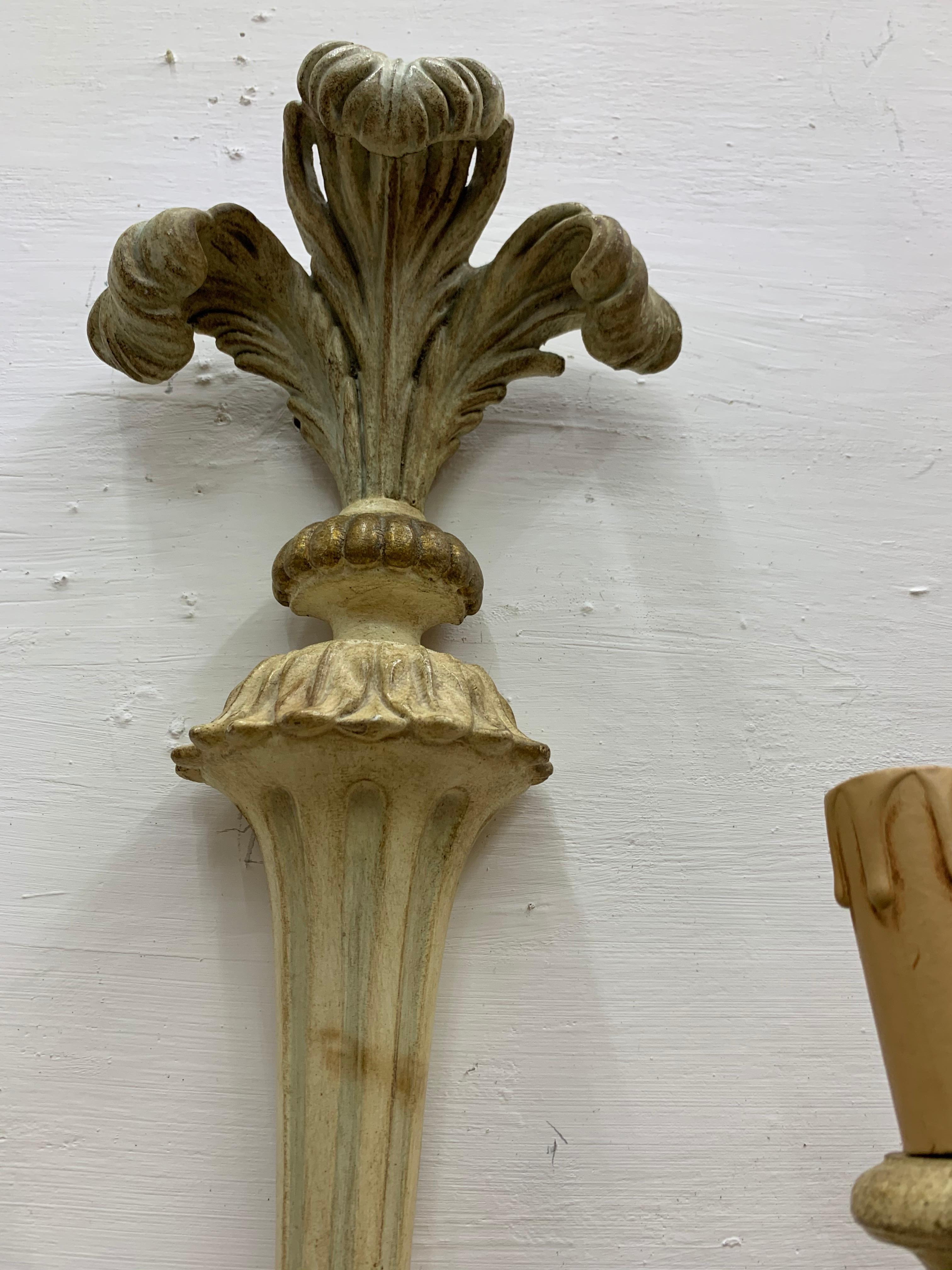 Mid-20th Century Pair of French Carved and Painted Wood Sconces in Classical Style, circa 1950 For Sale