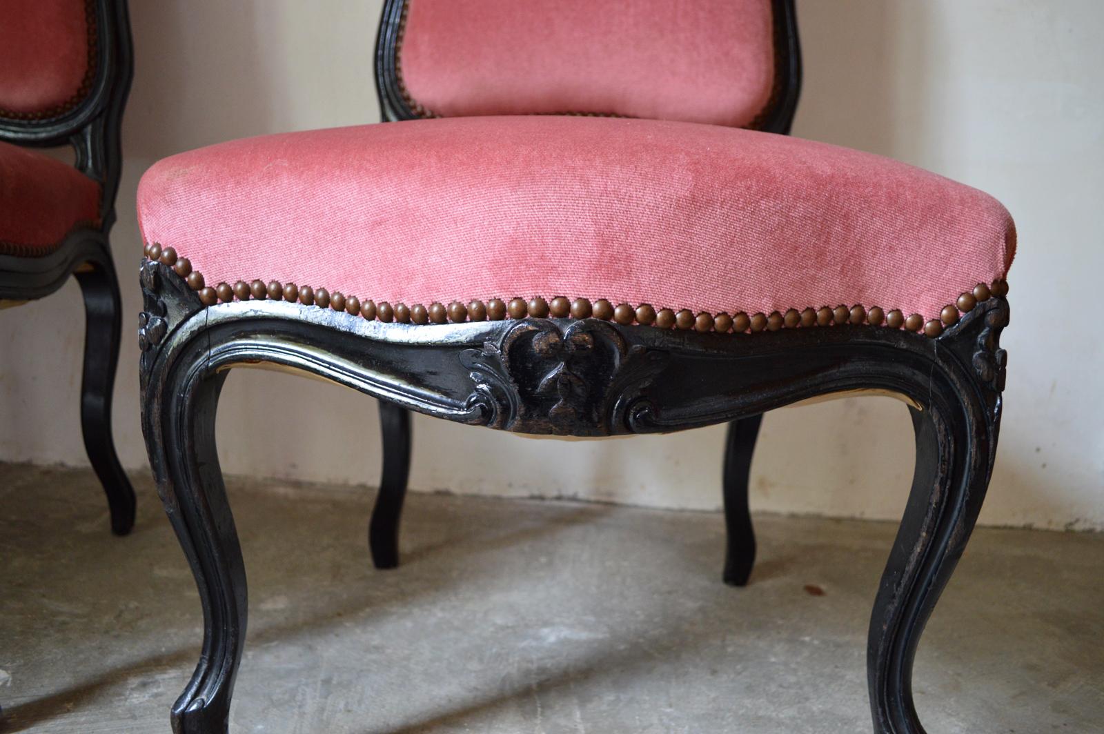 Pair of French Carved Ebonized Napoléon III Chairs, 1880s In Good Condition For Sale In L'Etang, FR