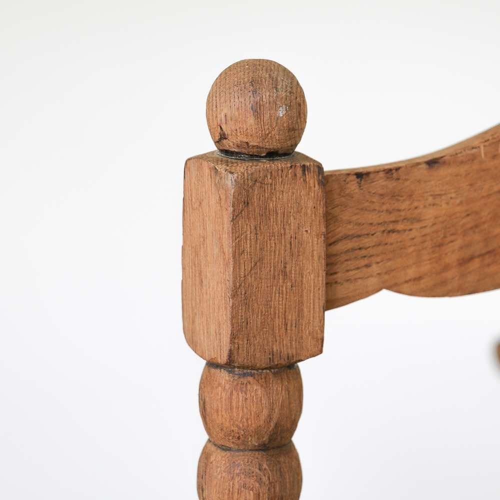 Coppia di poltrone francesi intagliate in Oak in vendita 10