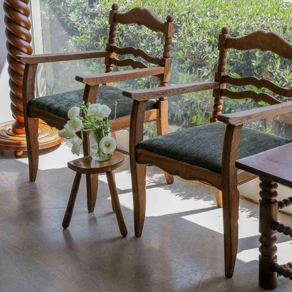 Pair of French Carved Oak Armchairs In Good Condition For Sale In Los Angeles, CA
