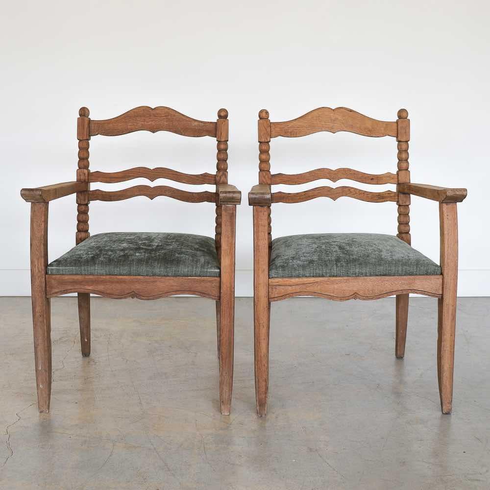 20th Century Pair of French Carved Oak Armchairs For Sale