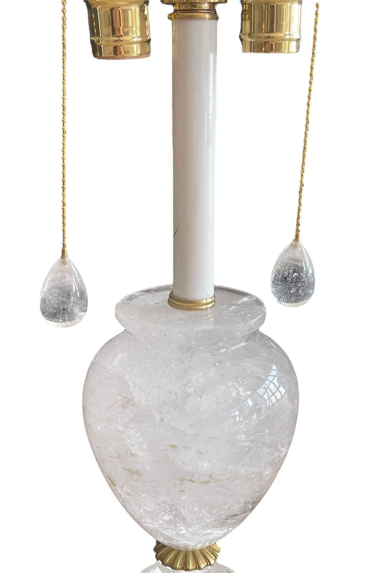 Pareja de Lámparas de Mesa Francesas de Cristal de Roca Tallado, Siglo XX en Excelente estado para la venta en Los Angeles, CA