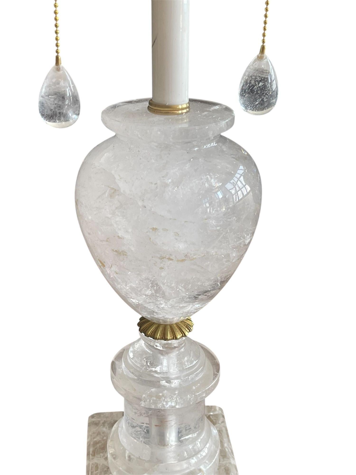 Pareja de Lámparas de Mesa Francesas de Cristal de Roca Tallado, Siglo XX siglo XX en venta