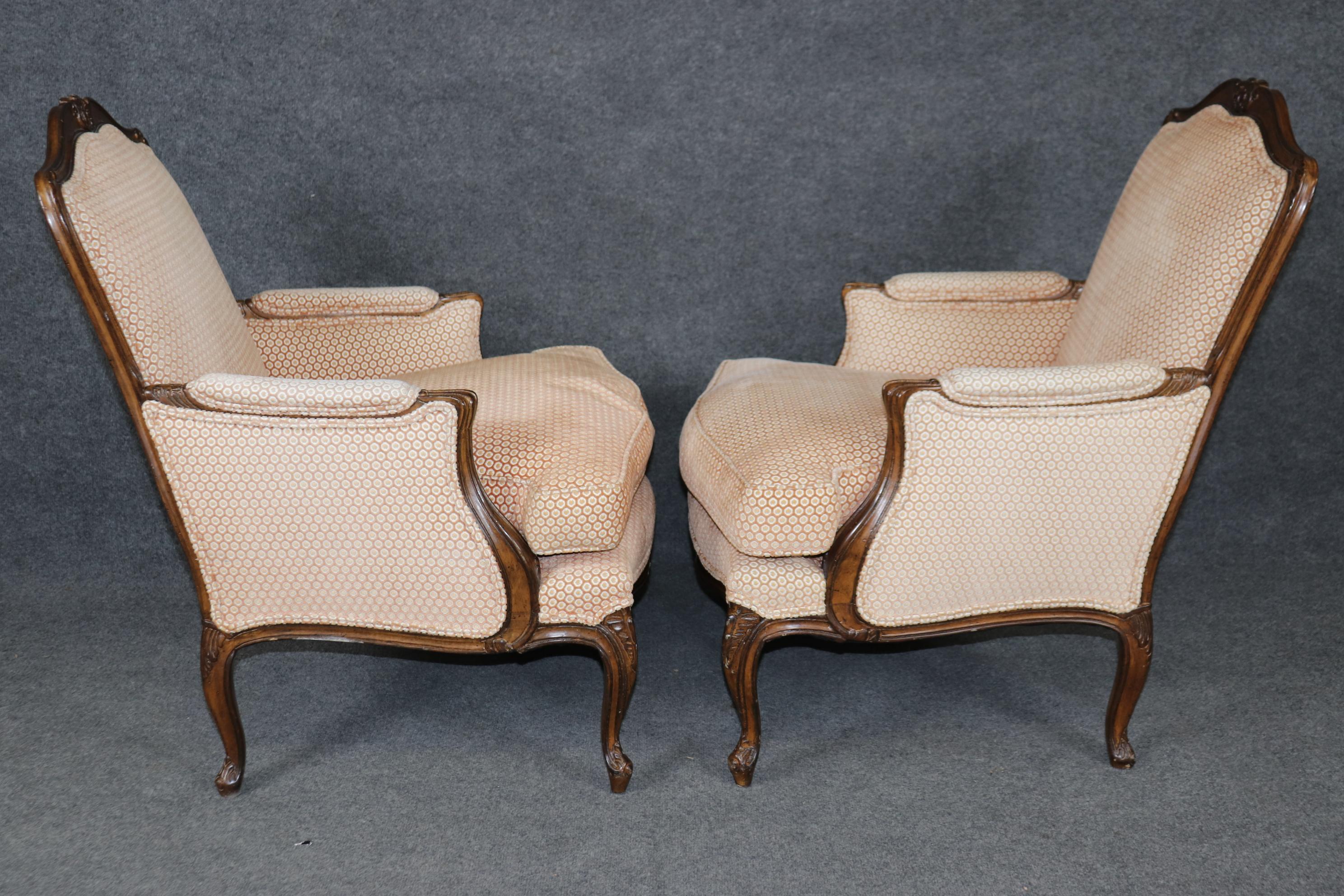 Pair of French Carved Walnut Louis XV Style Bergere Chairs For Sale 1