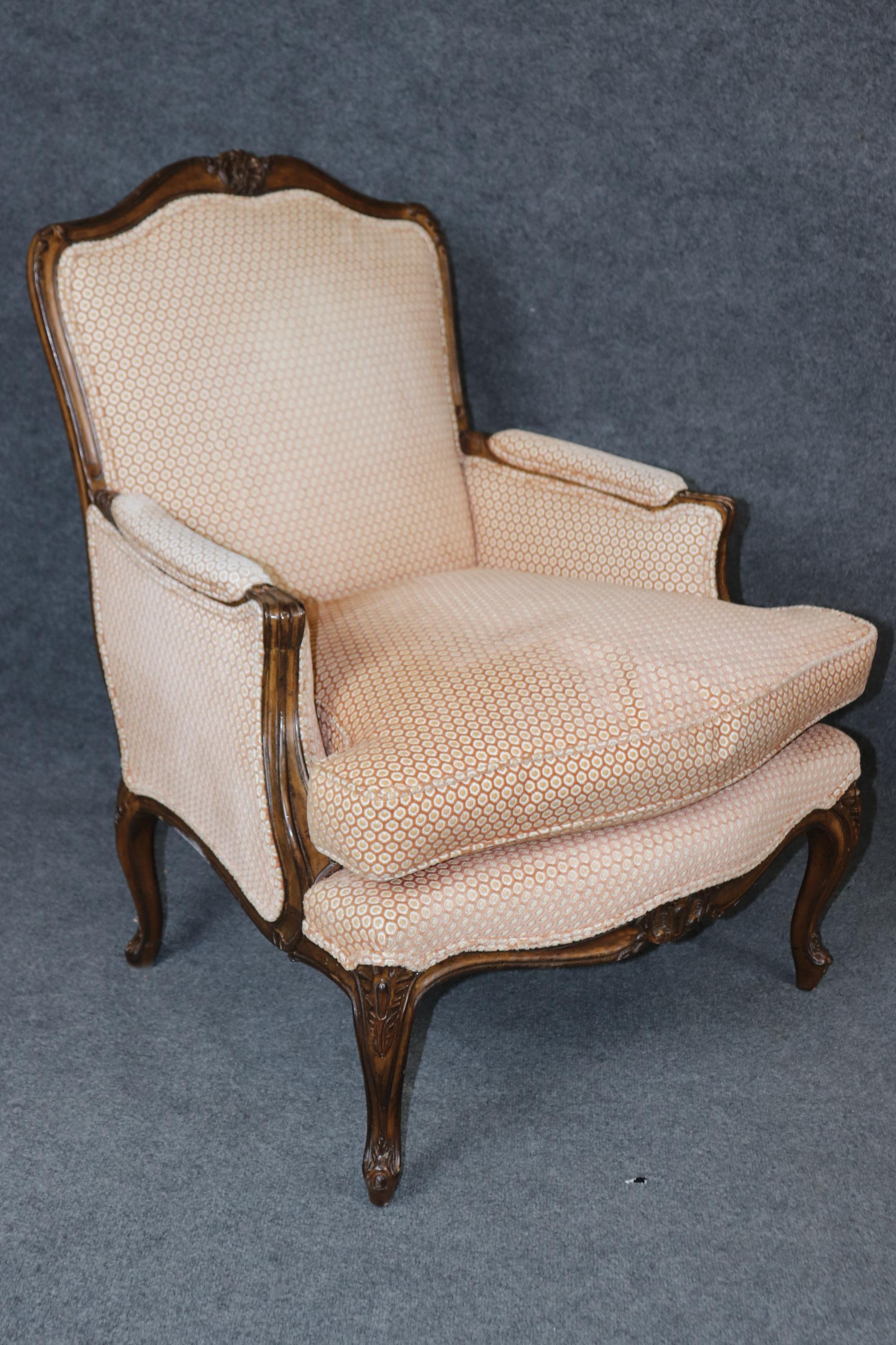 Pair of French Carved Walnut Louis XV Style Bergere Chairs For Sale 2