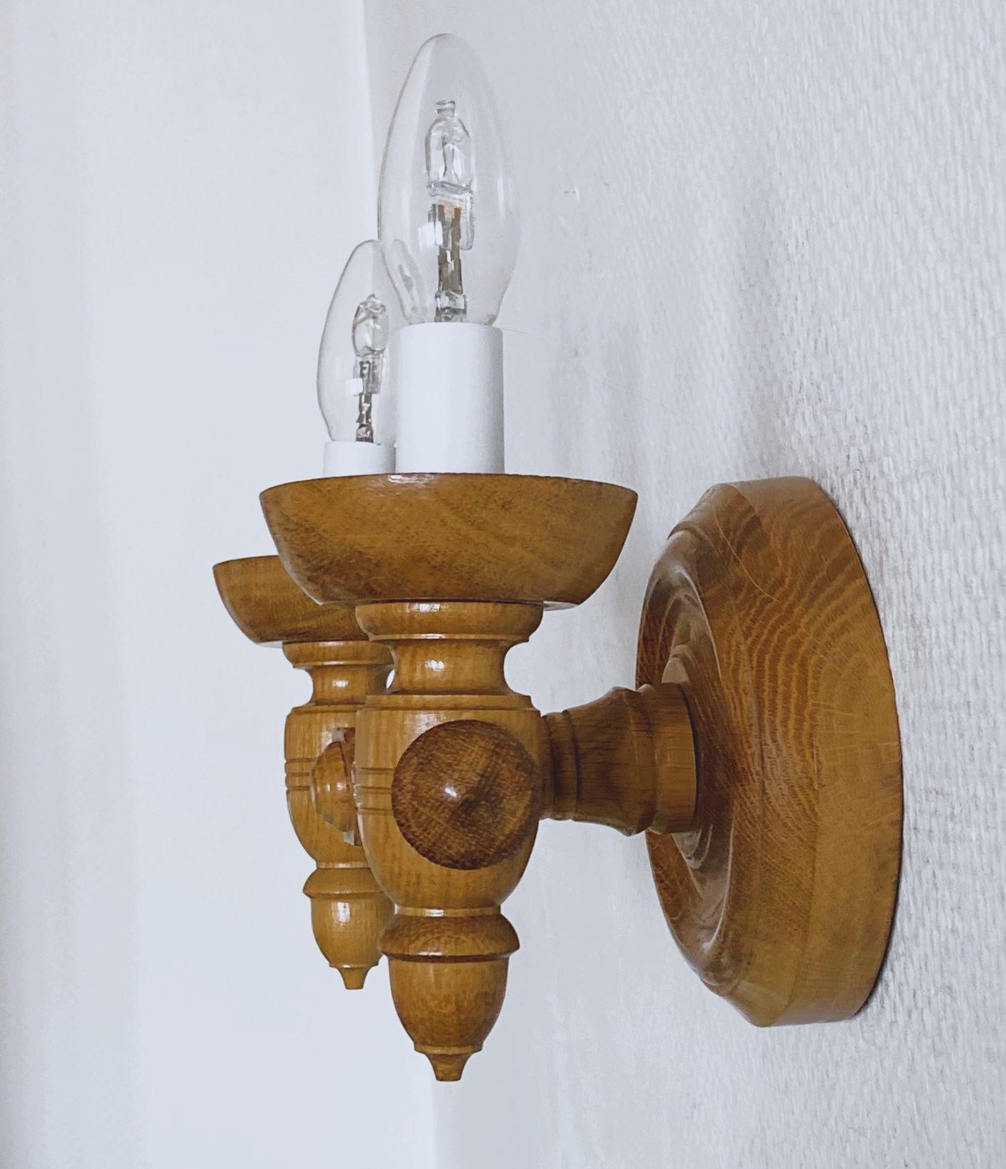 Paire d'appliques murales en bois sculpté dans le style de Charles Dudouyt, années 1940 en vente 7
