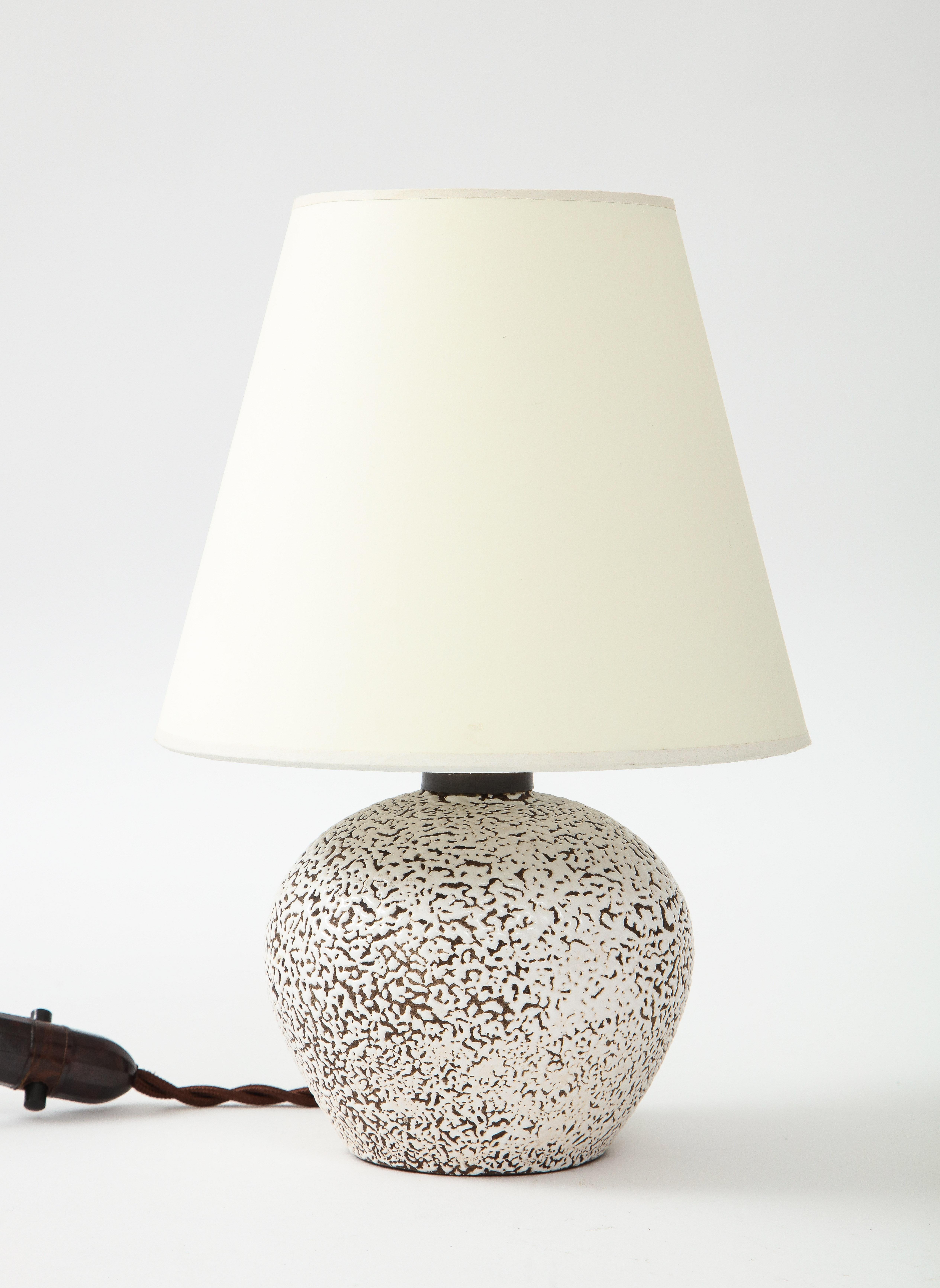 Pair of French Ceramic Table Lamps in the Style of Jean Besnard, c. 1926 In Good Condition In Brooklyn, NY