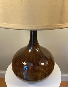 Pareja de lámparas de sobremesa francesas de cerámica, mediados del siglo XX, hacia 1950-1960