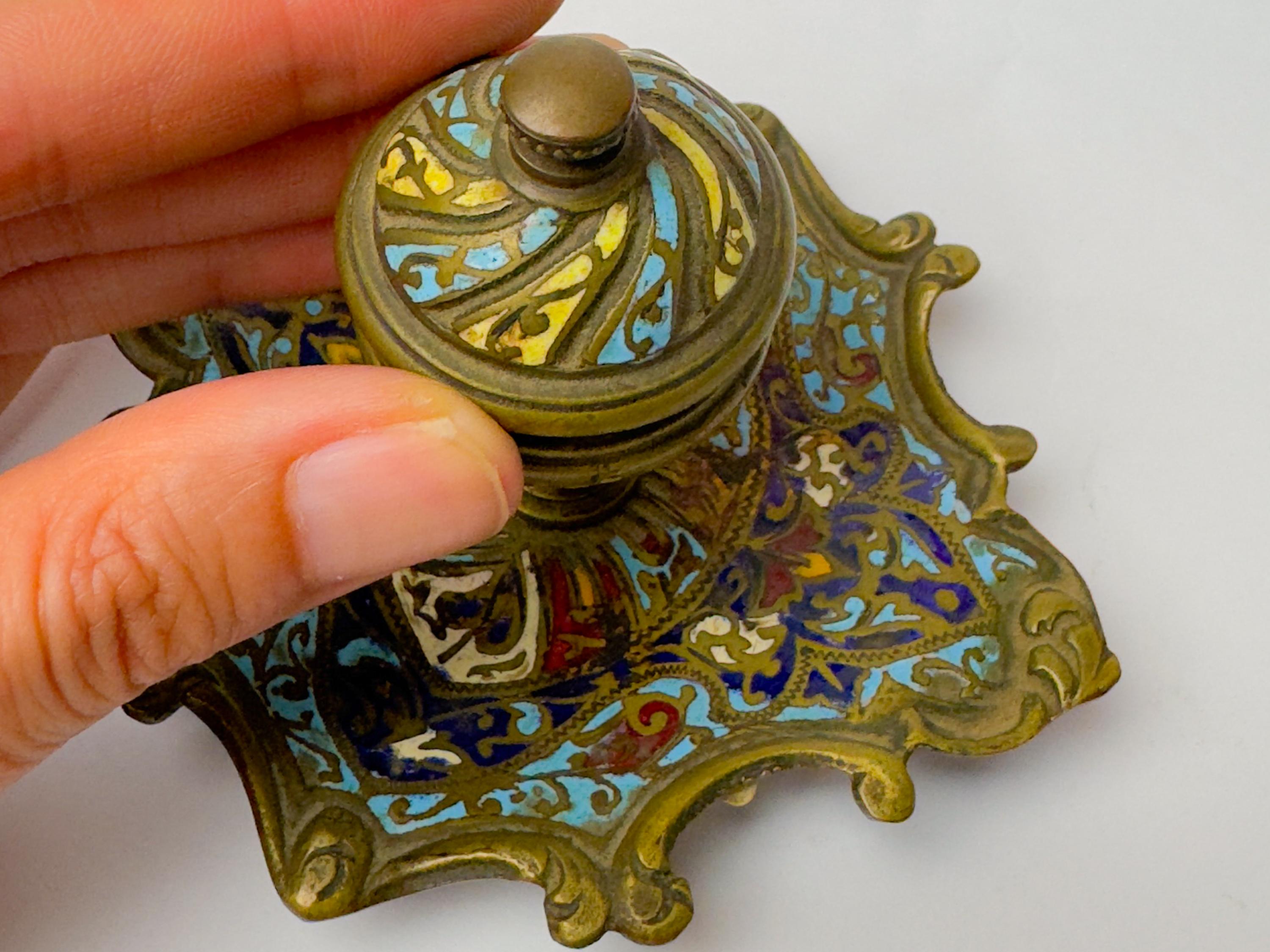 Coppia di calamai da tavolo francesi Champlevé, Napoleone III, XIX secolo in vendita 12