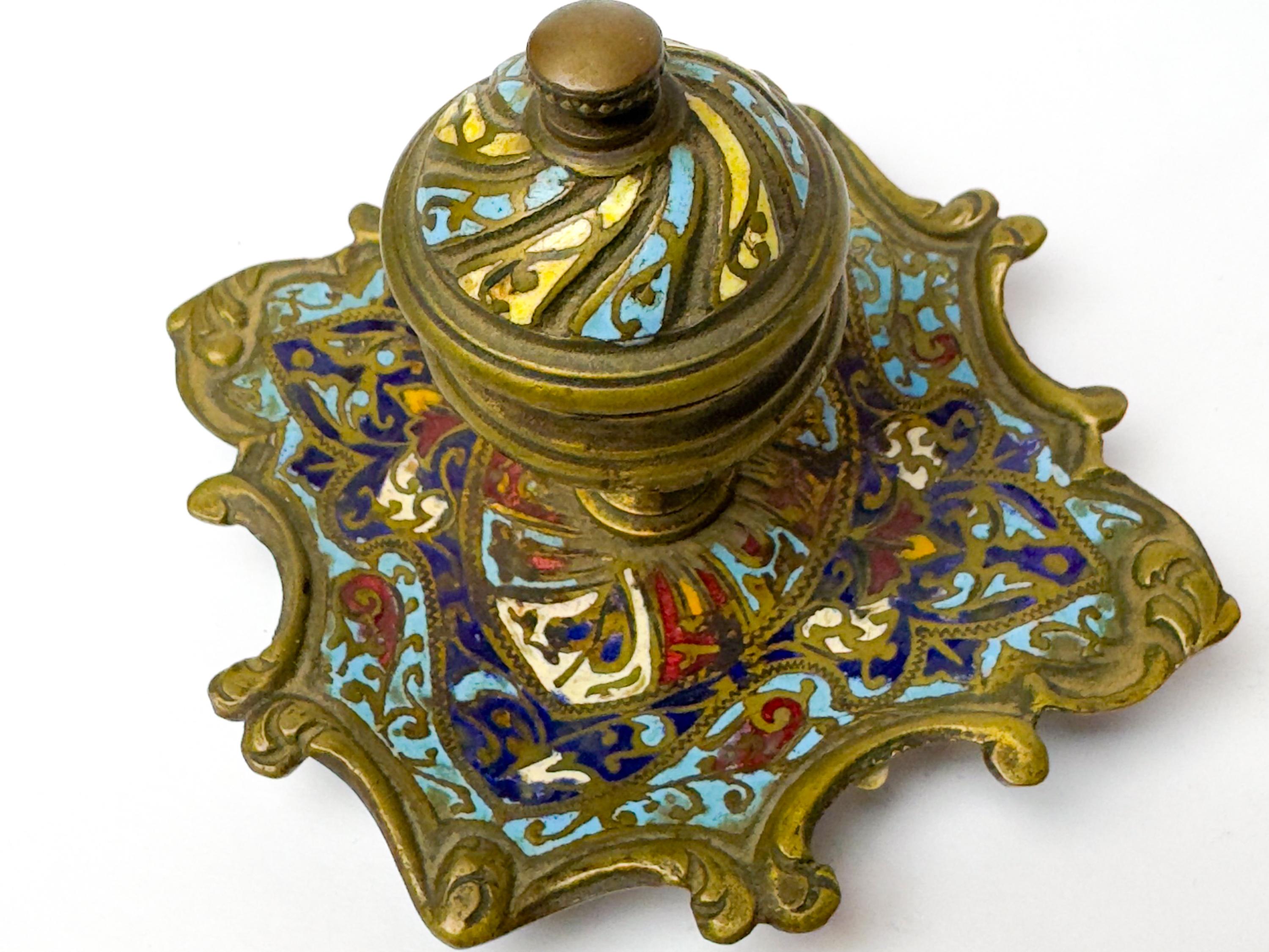 Paire d'encriers champlevés français (Napoléon III) en vente 7
