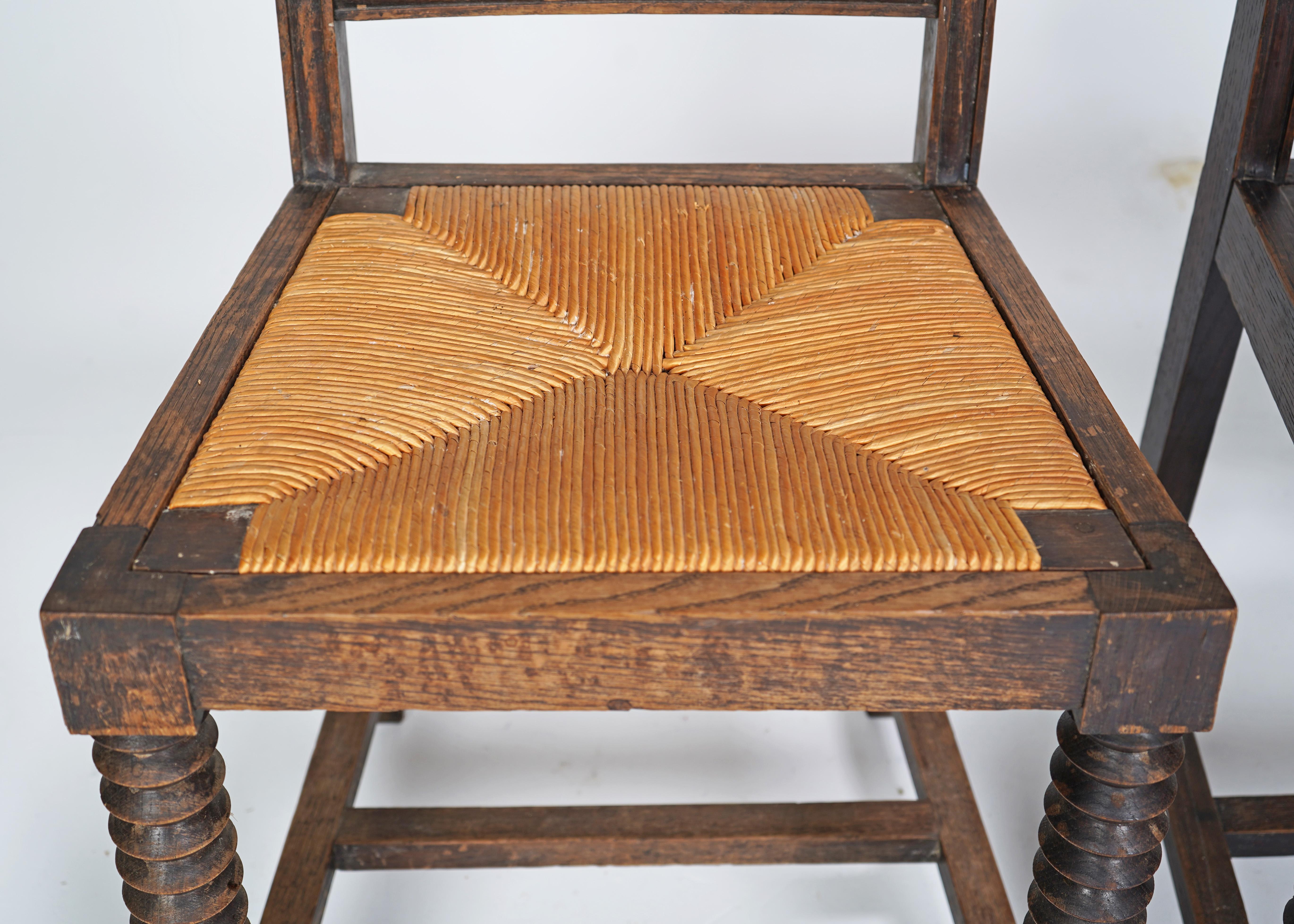 Paar französische Stühle im Stil von Charles Dudouyt - Holz mit Binsensitz im Angebot 3