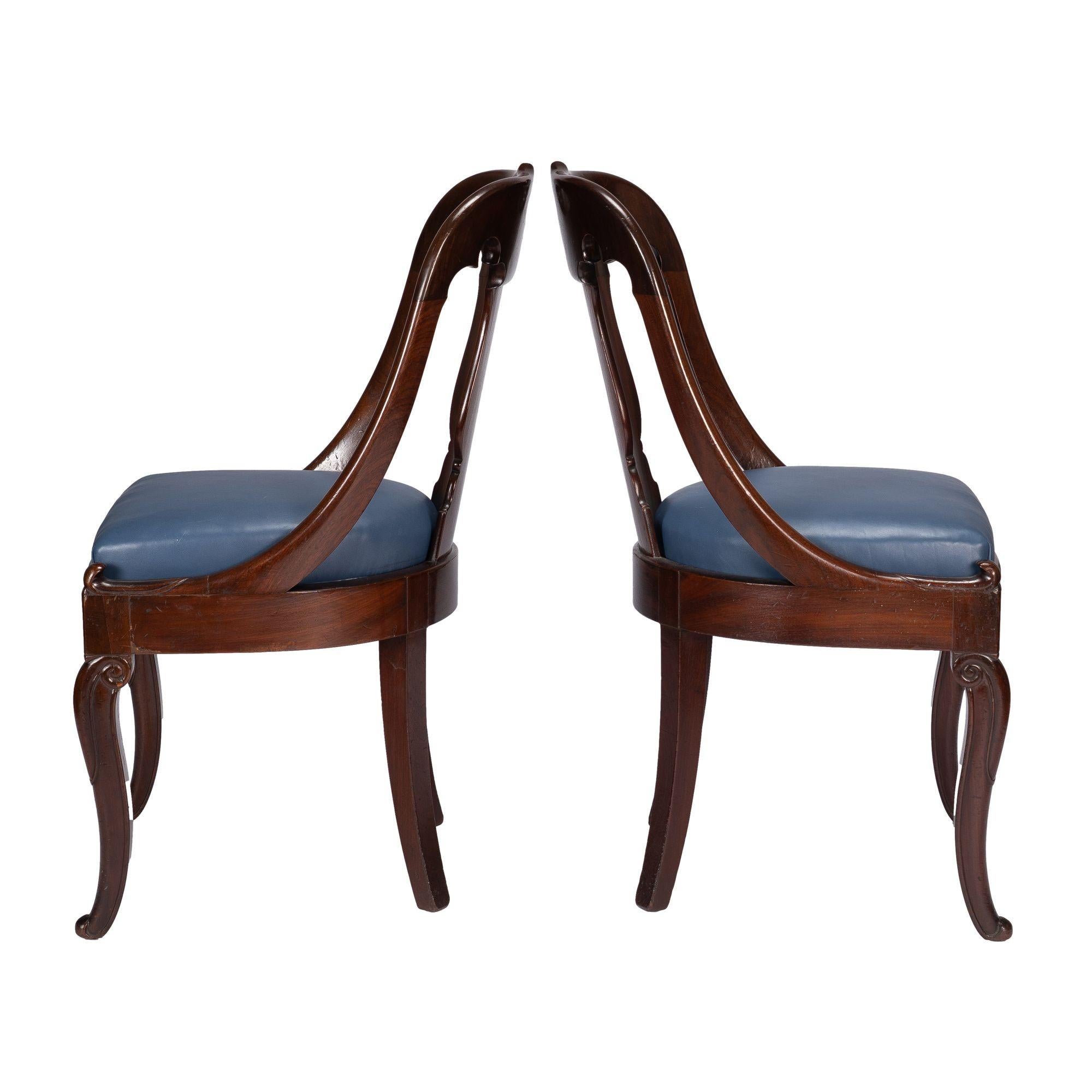 Pair of French Charles X gondola chairs, 1800-20 In Excellent Condition In Kenilworth, IL