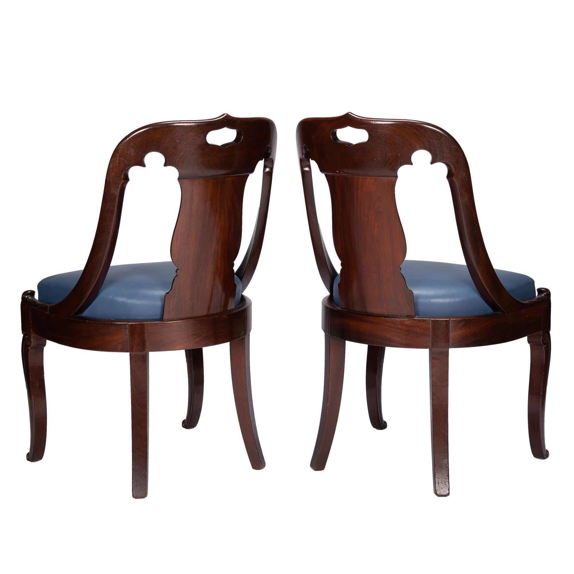 19th Century Pair of French Charles X gondola chairs, 1800-20