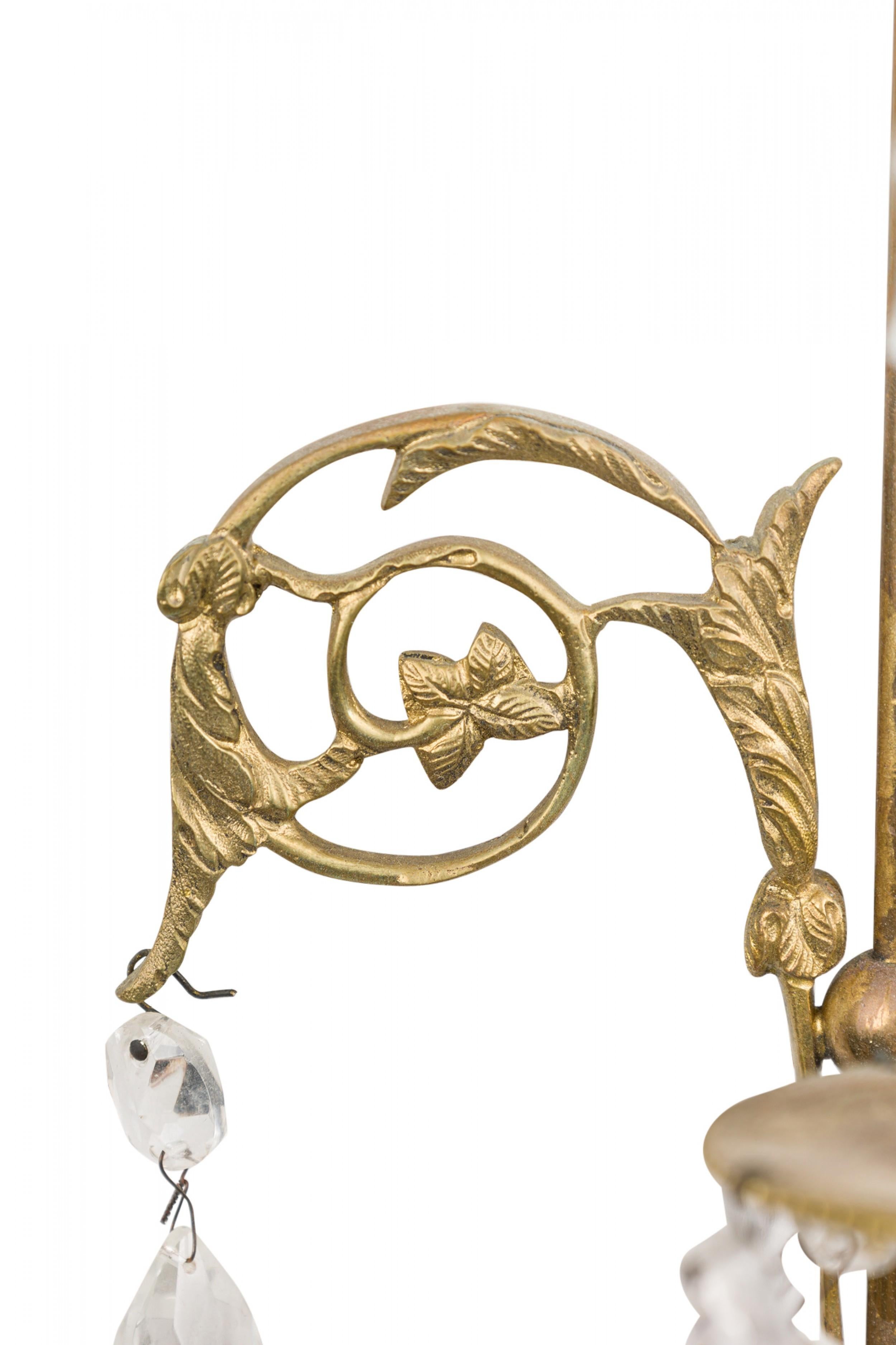 Pareja de apliques franceses estilo Charles X de bronce y cristal de imitación en Bueno estado para la venta en Queens, NY